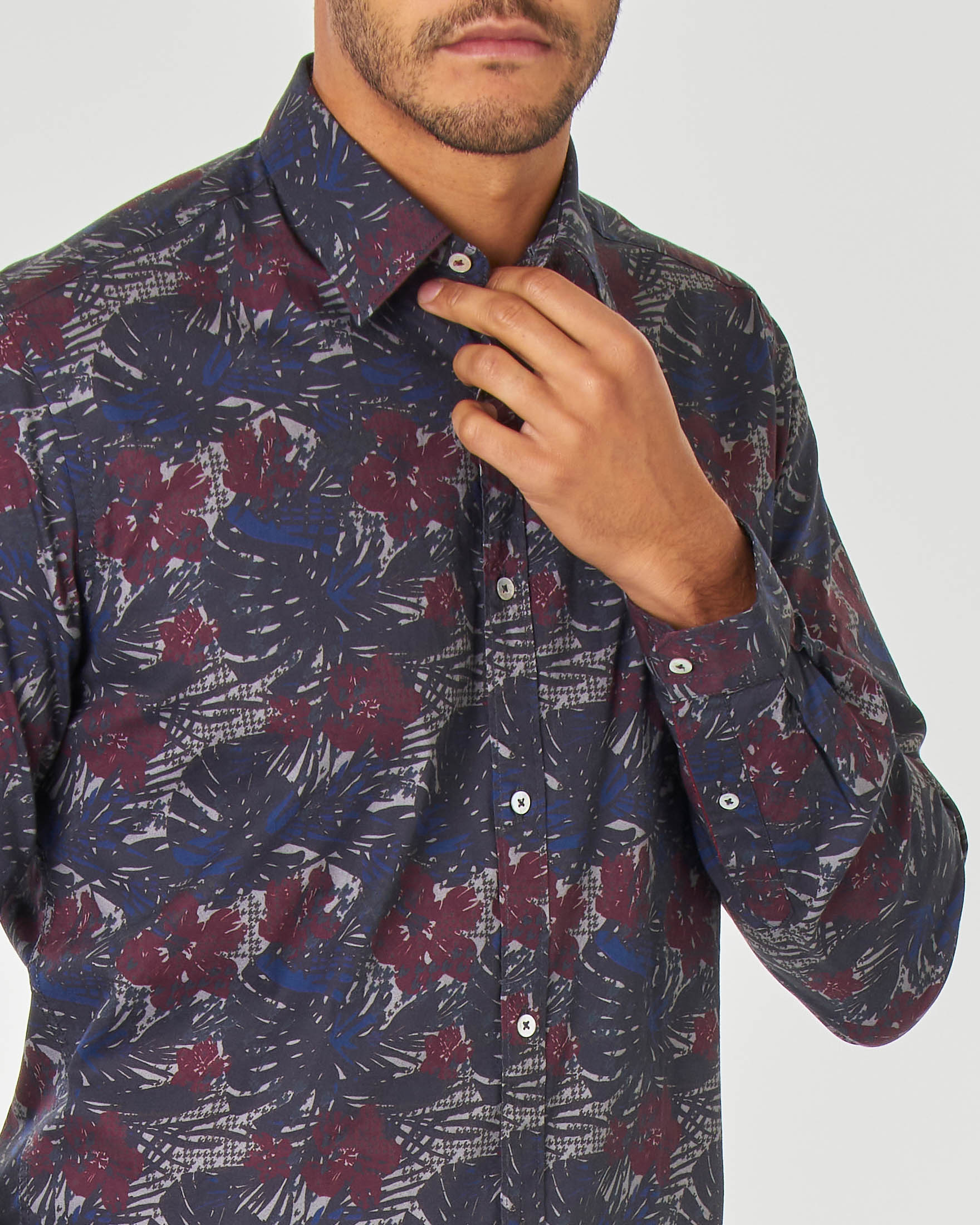 Camicia fantasia floreale blu e bordeaux in cotone stretch image