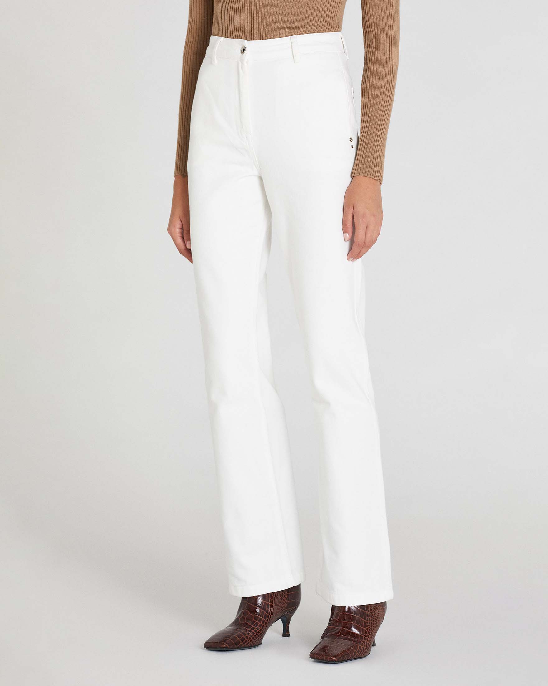 pantaloni bianchi a palazzo vita alta