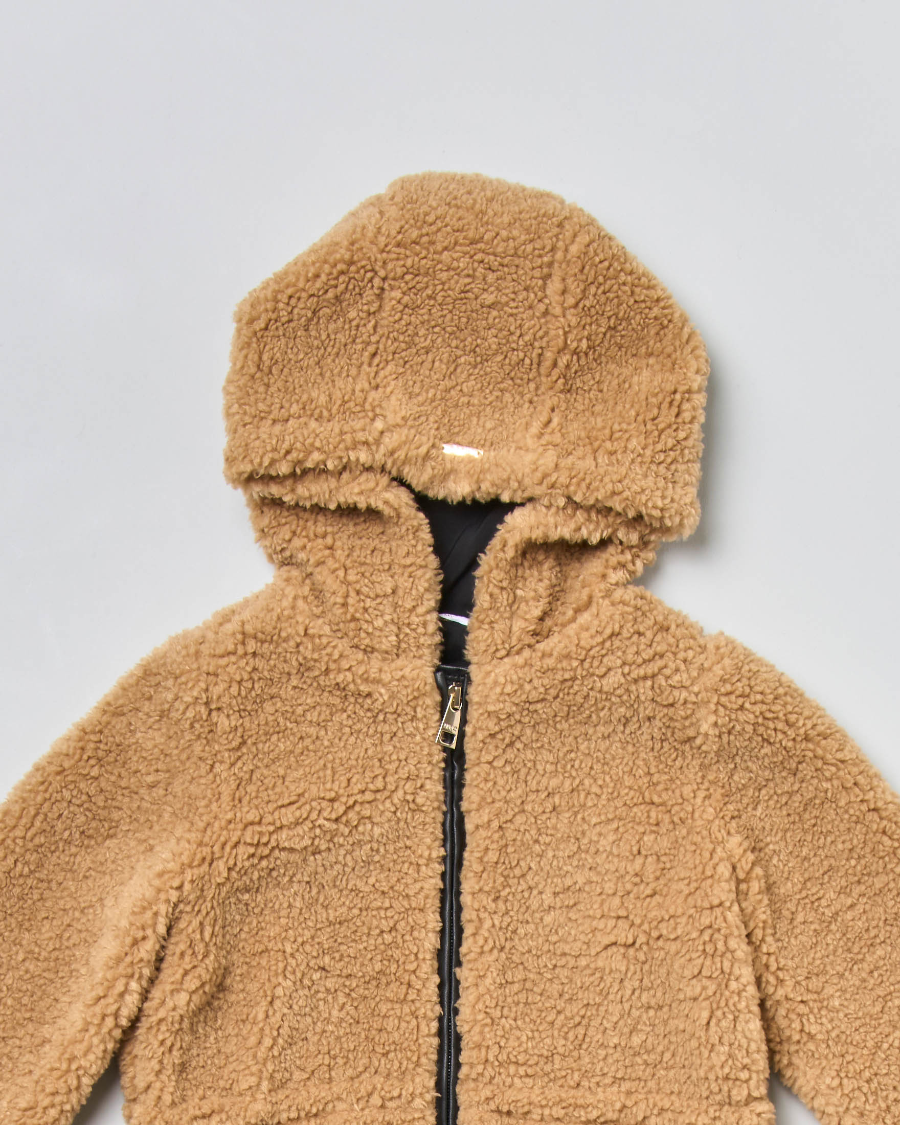 Cappotto cammello in eco orsetto con cappuccio e chiusura zip 3-6 anni