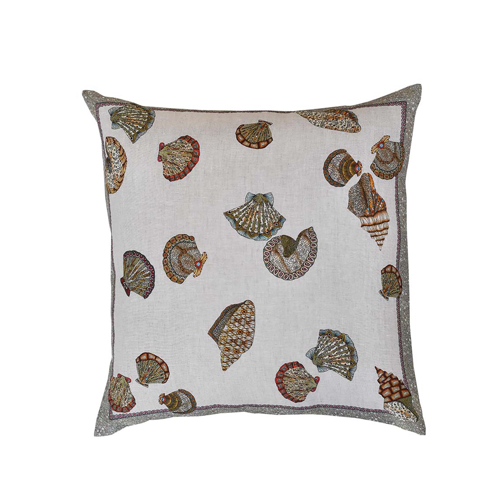 Cuscino beige in lino stampato a tema conchiglie