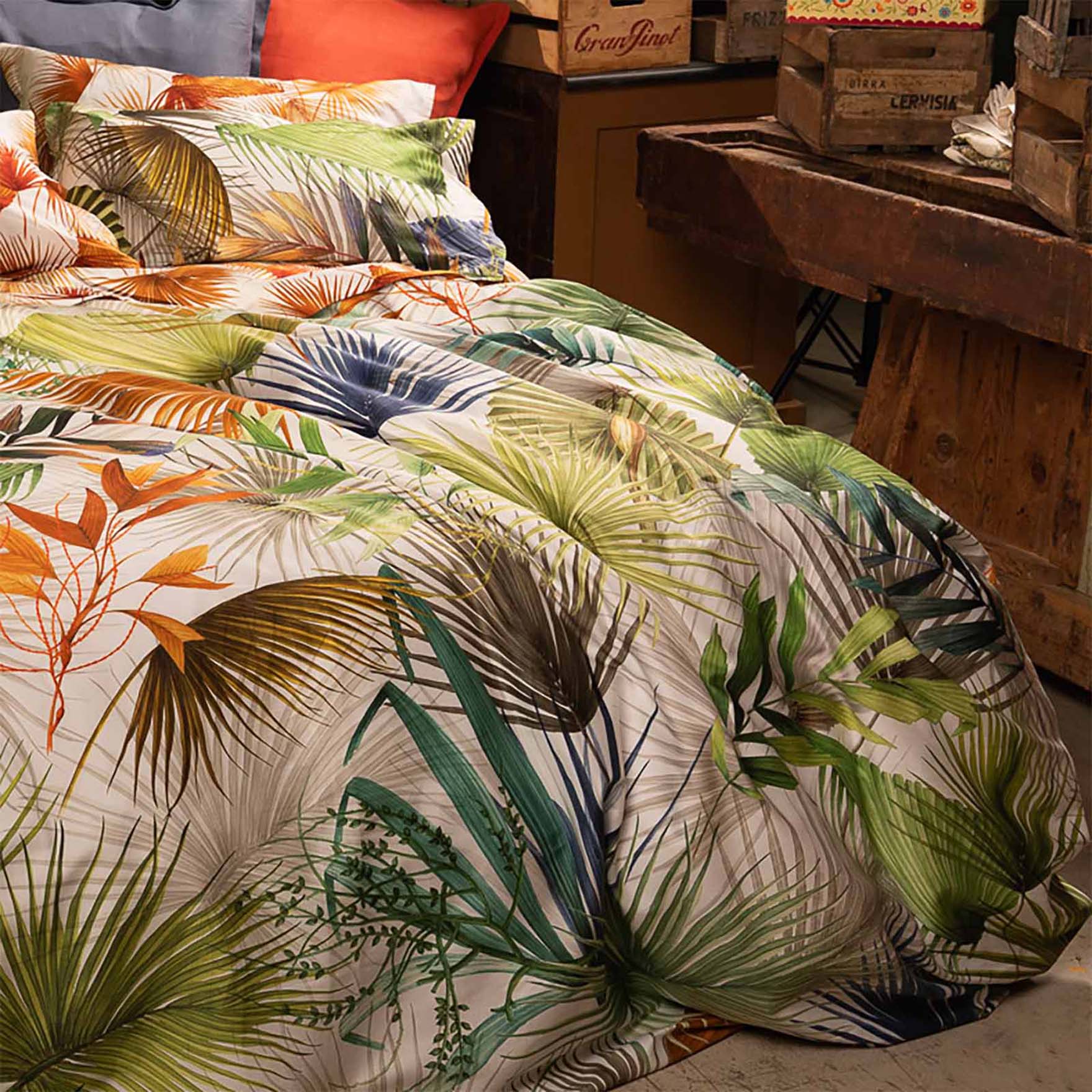 Copripiumino Palmeraie Izylinen double face a due piazze in cotone bianco a stampa felci verde e arancio image