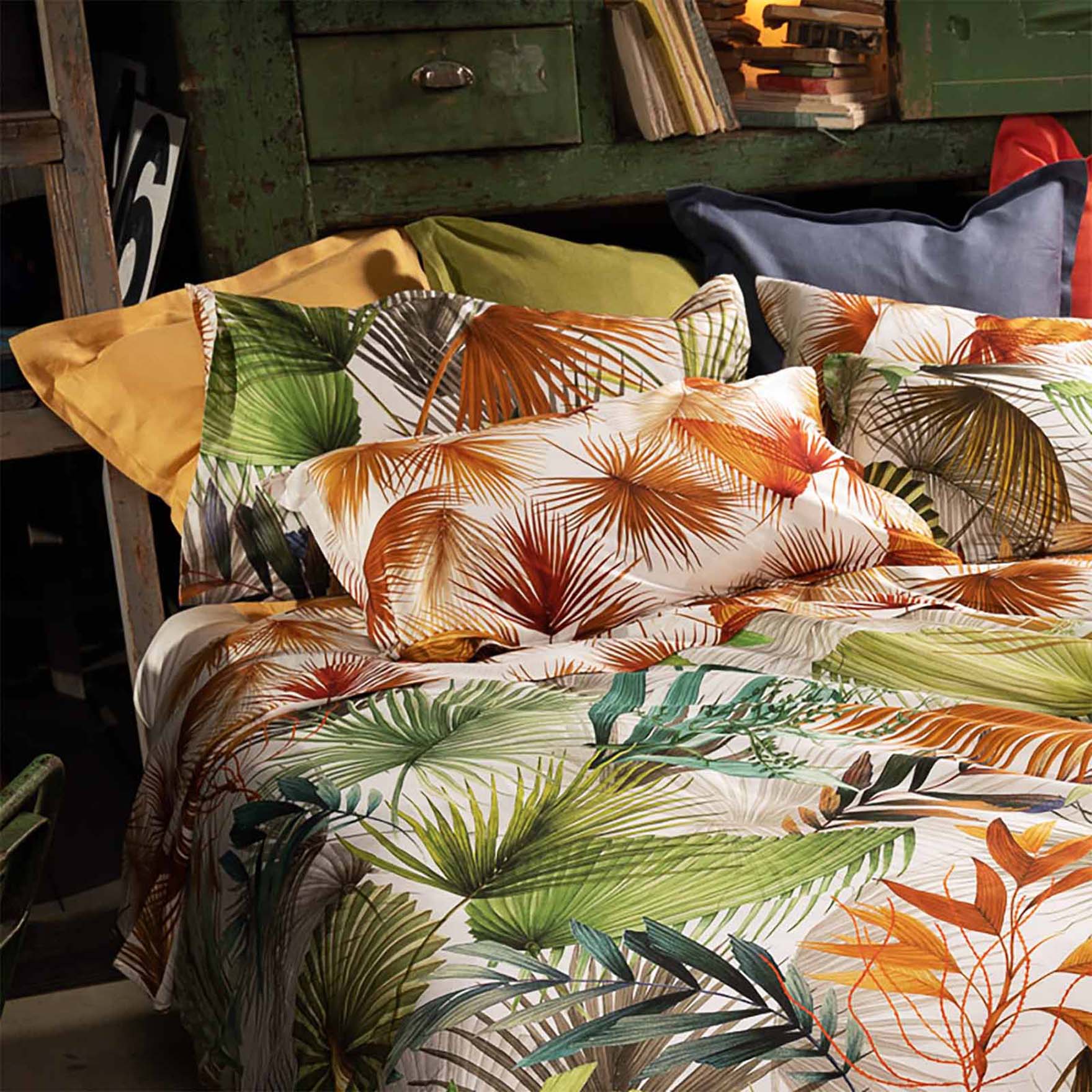 Copripiumino Palmeraie Izylinen double face a due piazze in cotone bianco a stampa felci verde e arancio