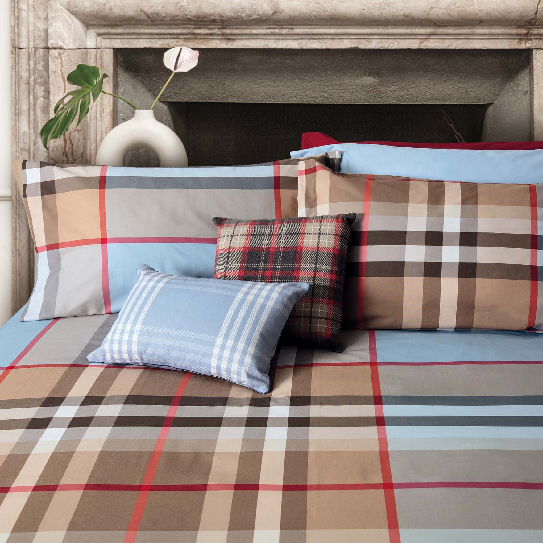 Copriletto trapuntato a una piazza a fantasia tartan azzurro e beige image