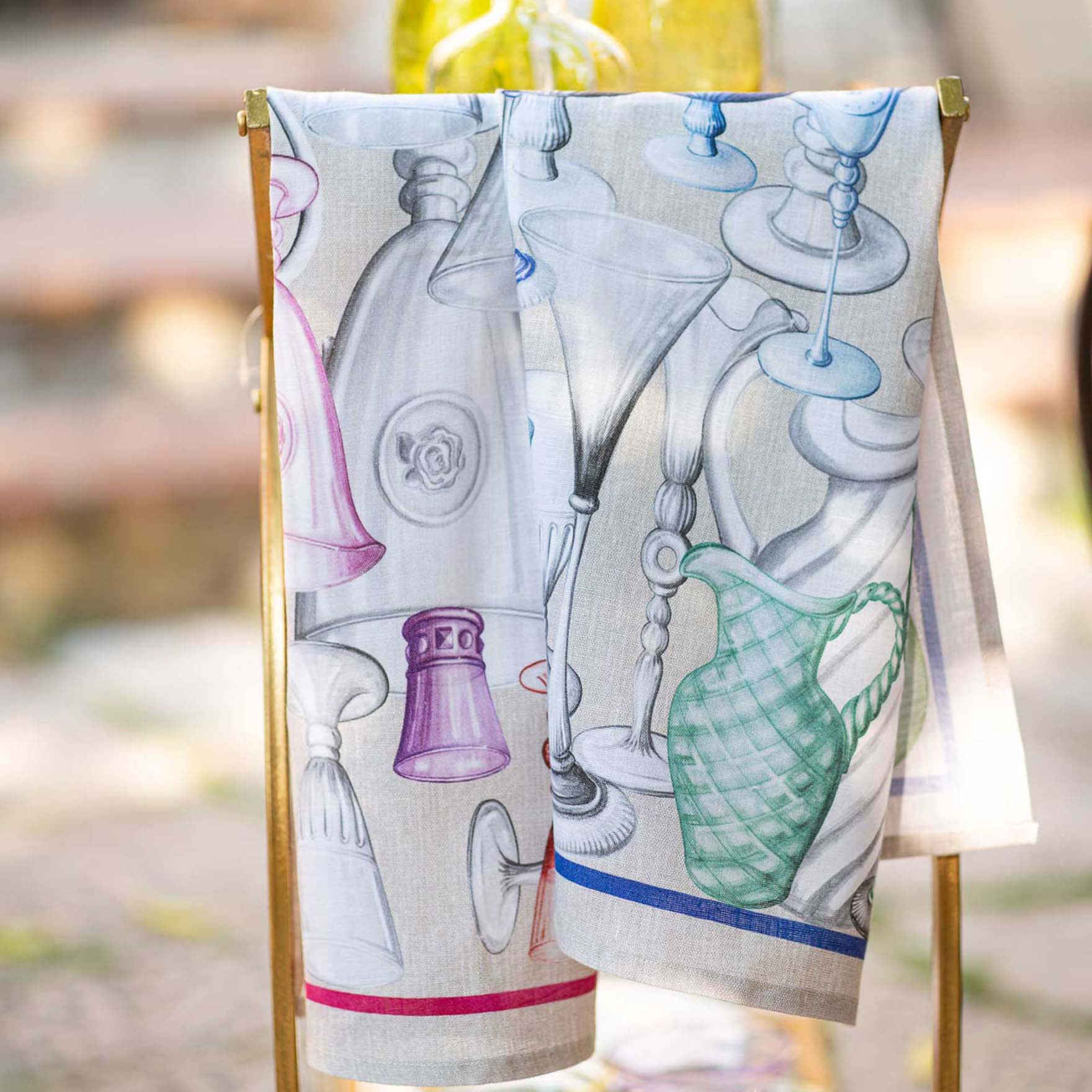 Canovaccio in lino beige a stampa bicchieri Cheers con riquadro fucsia