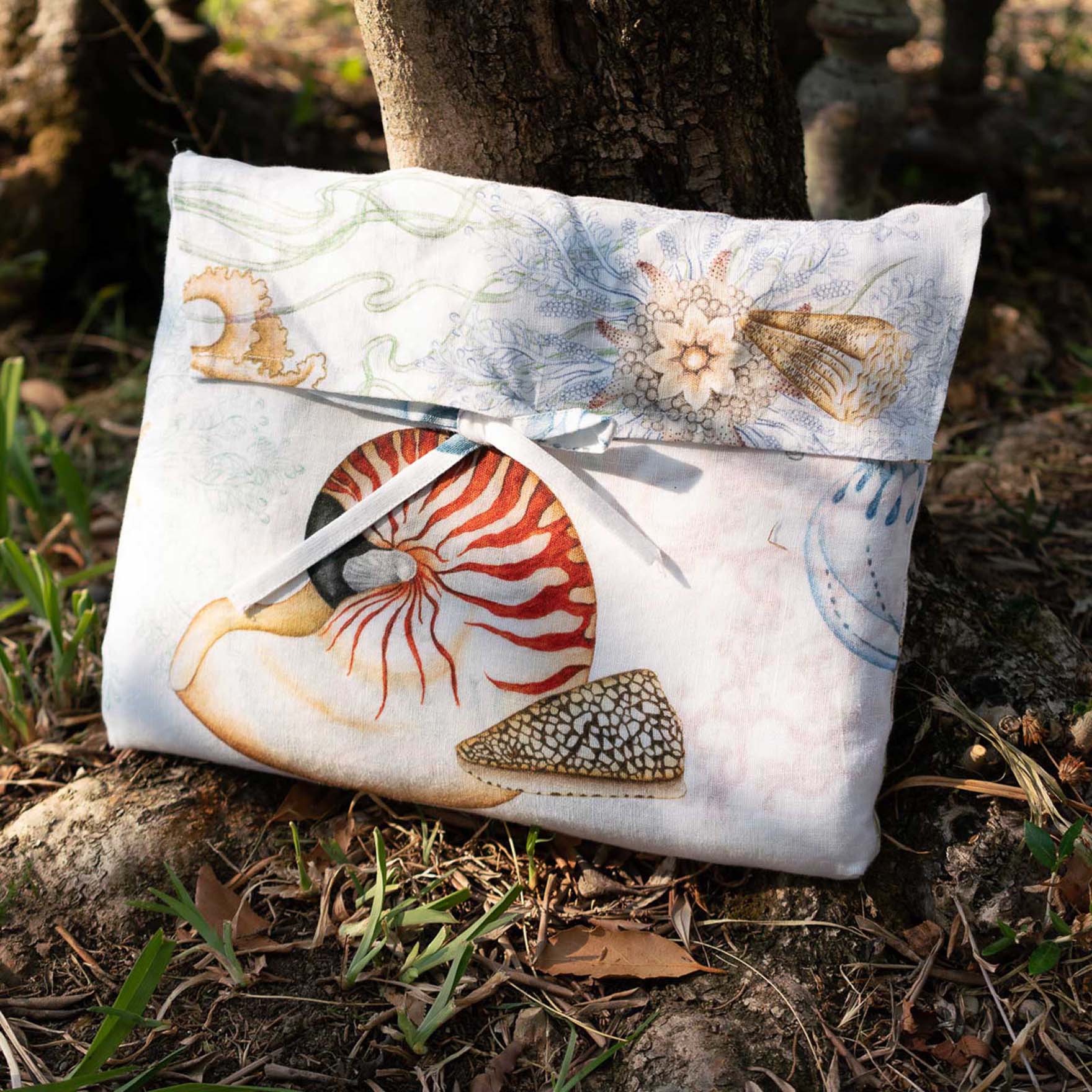 Tovaglia rettangolare in canapa bianca 170x310cm a stampa meduse e cavallucci marini