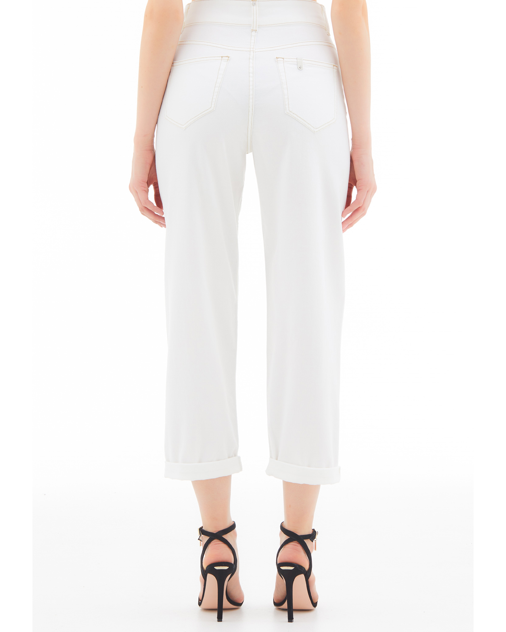 Jeans tapered bianchi in cotone con cintura in vita con fibbia Texas mood