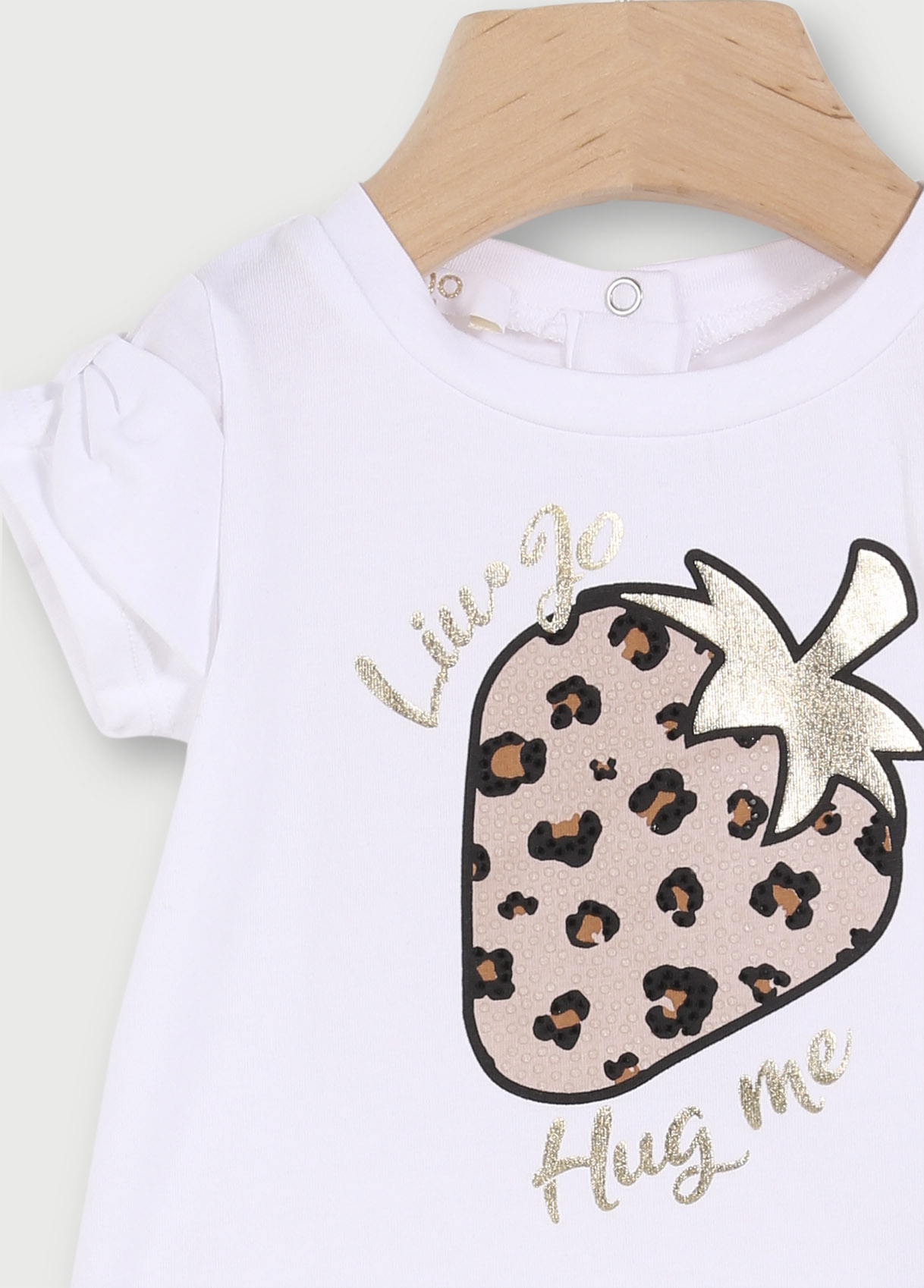 T-shirt bianca mezza in cotone stretch con stampa fragola in fantasia animalier 6-18 mesi