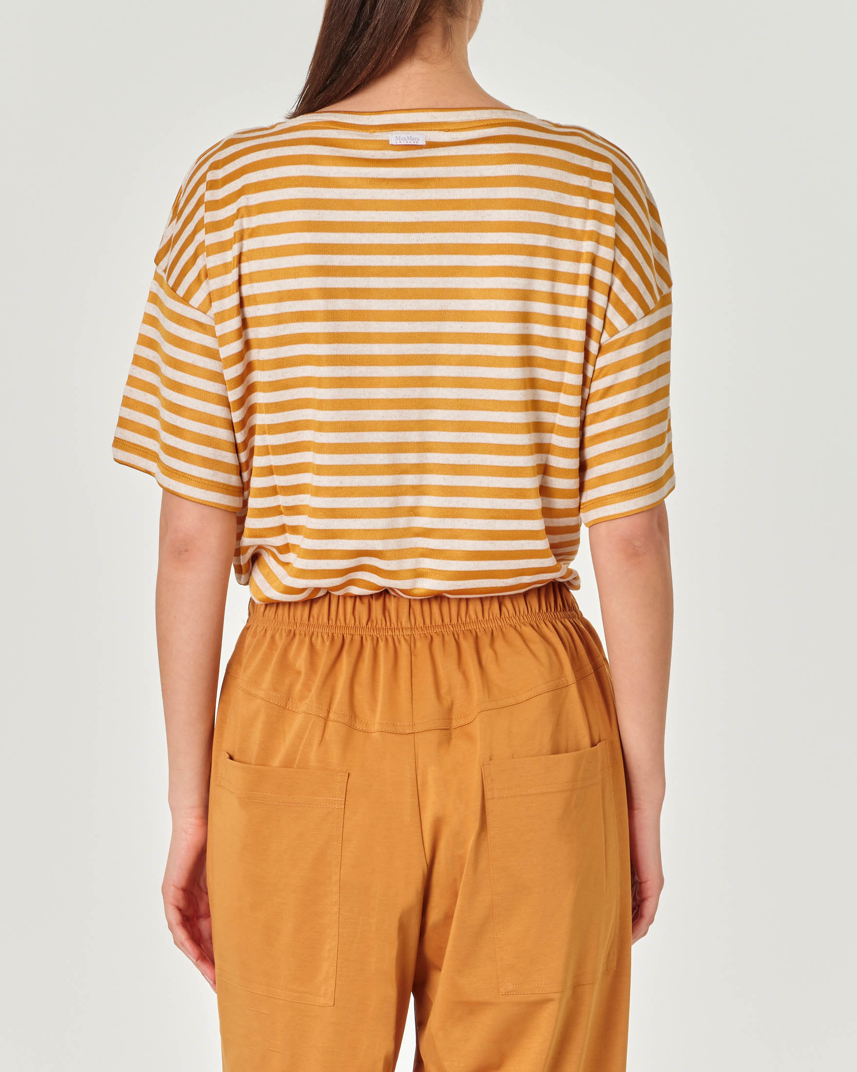 T-shirt in misto viscosa e lino a righe giallo ocra ed ecrù