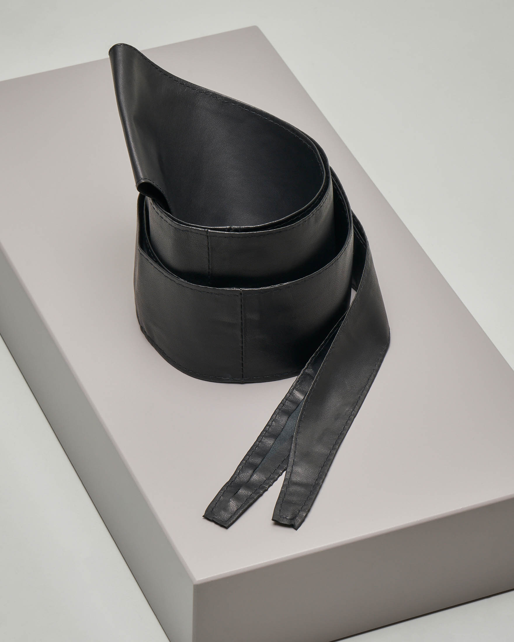 Cintura a fusciacca in ecopelle nera