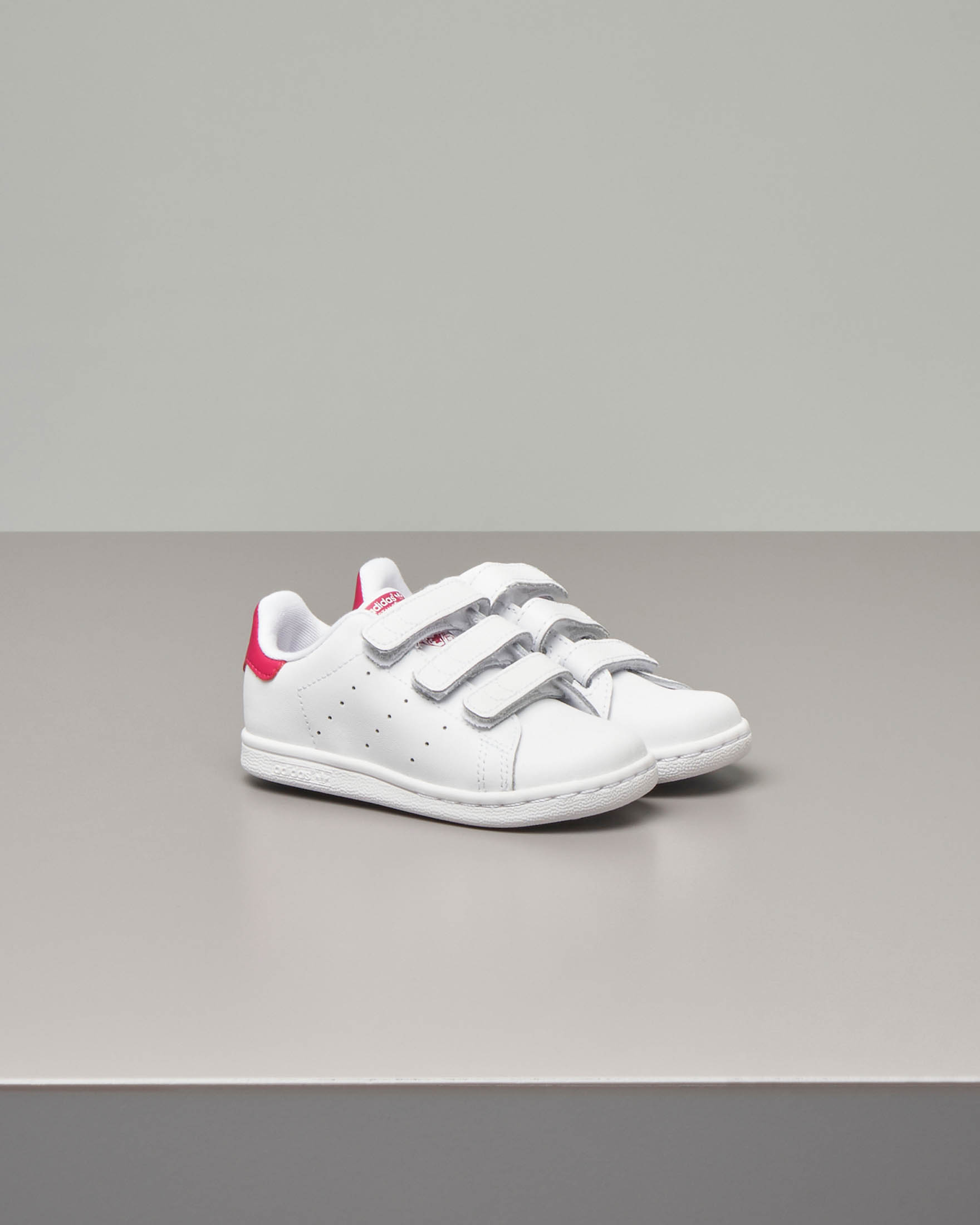 Stan Smith bianca con dettaglio fucsia e chiusure a strappo 22 27