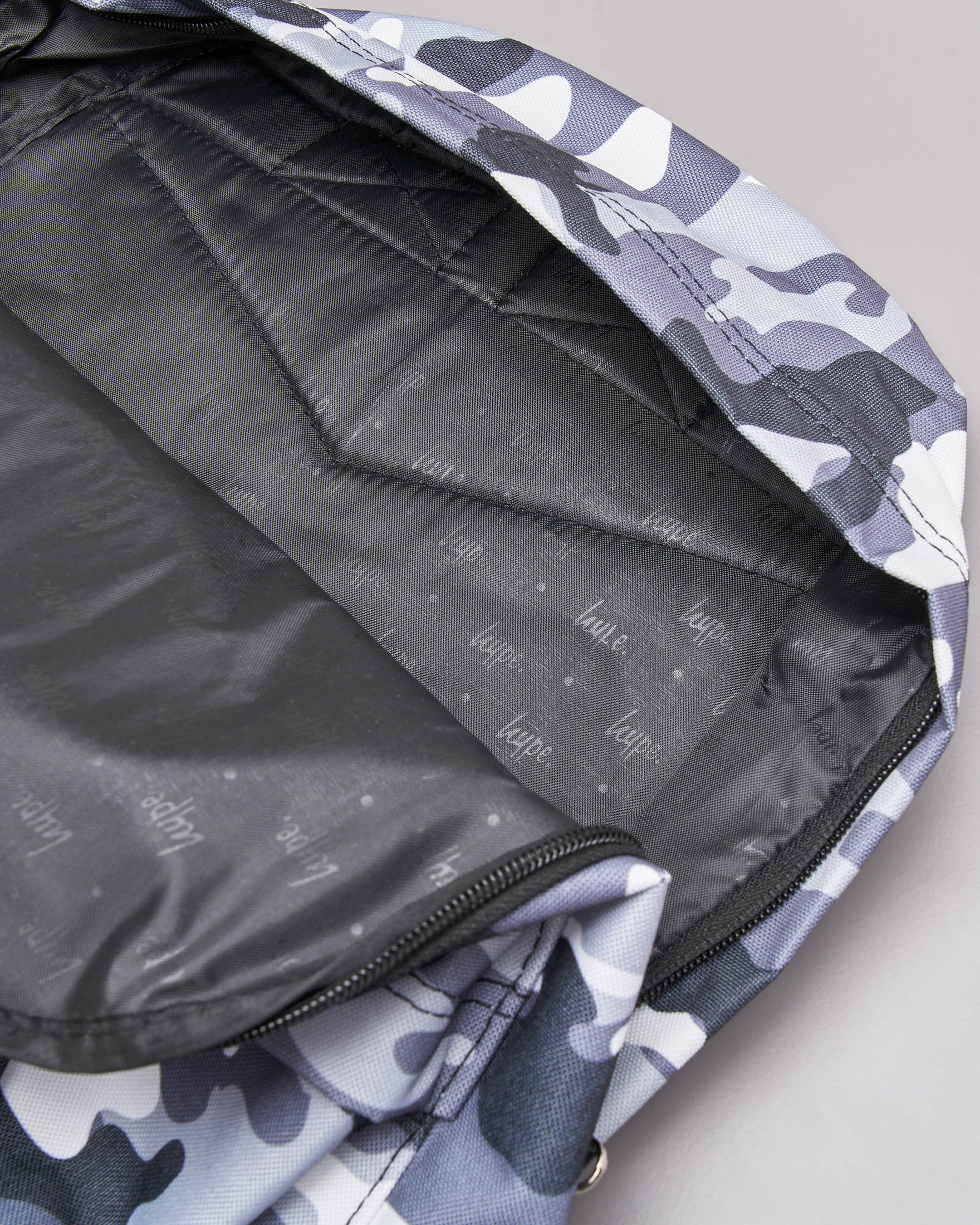 Zainetto camouflage grigio e nero