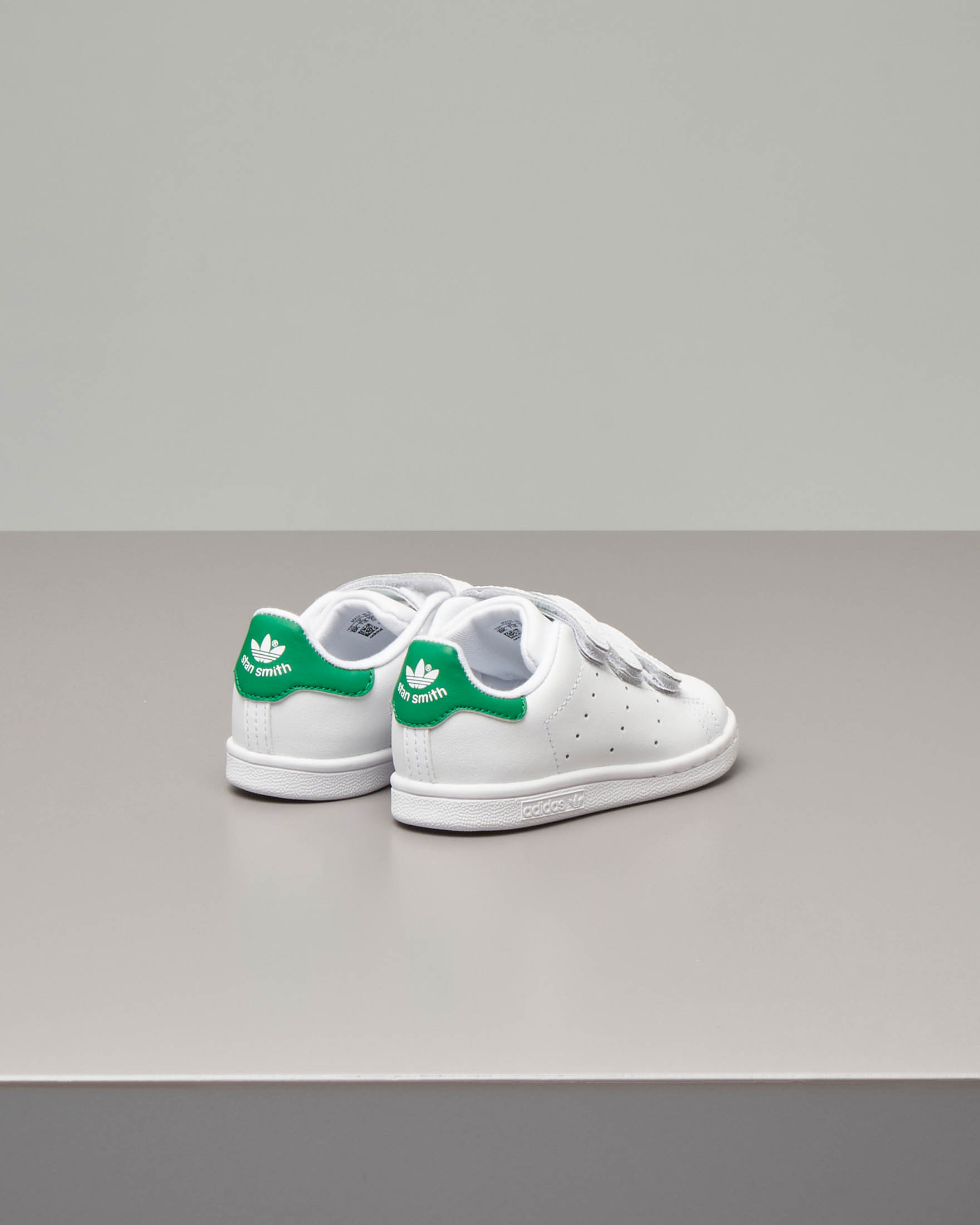 Stan Smith bianca con dettaglio verde e chiusure a strappo 22 27