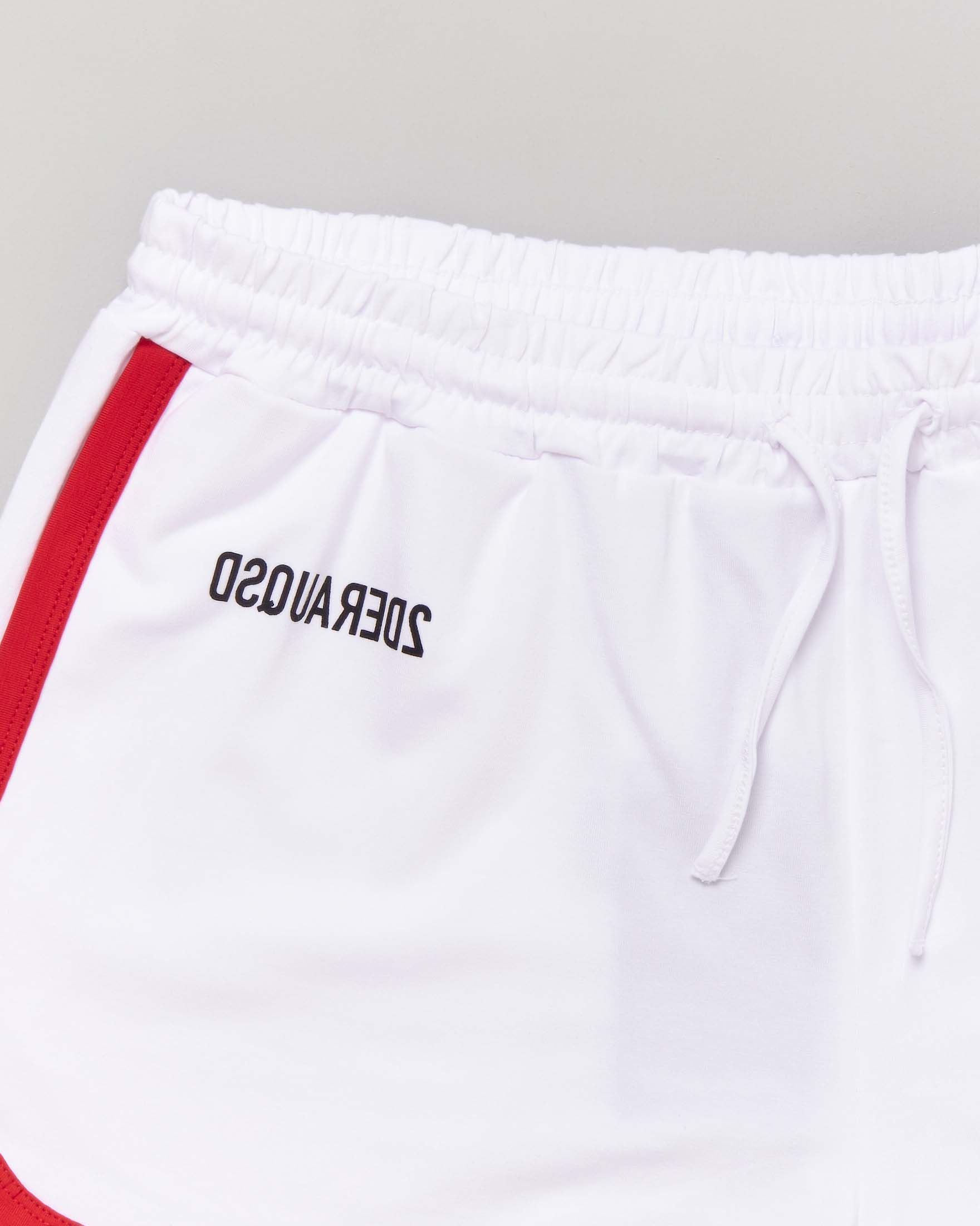 Short boxeur bianco in jersey di cotone strech con coulisse in vita e profili rossi 12-16 anni image