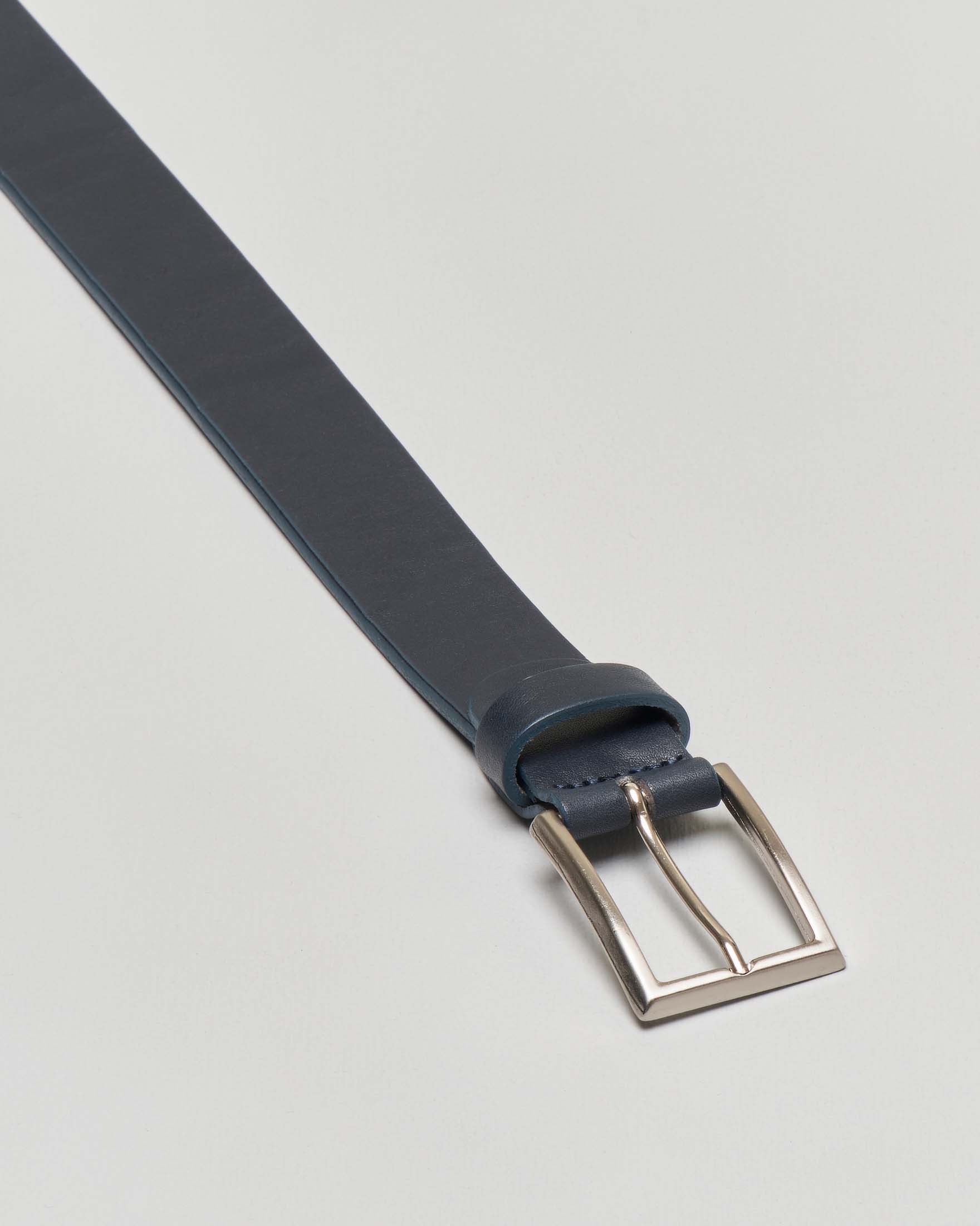 Cintura blu in pelle con fibbia in metallo