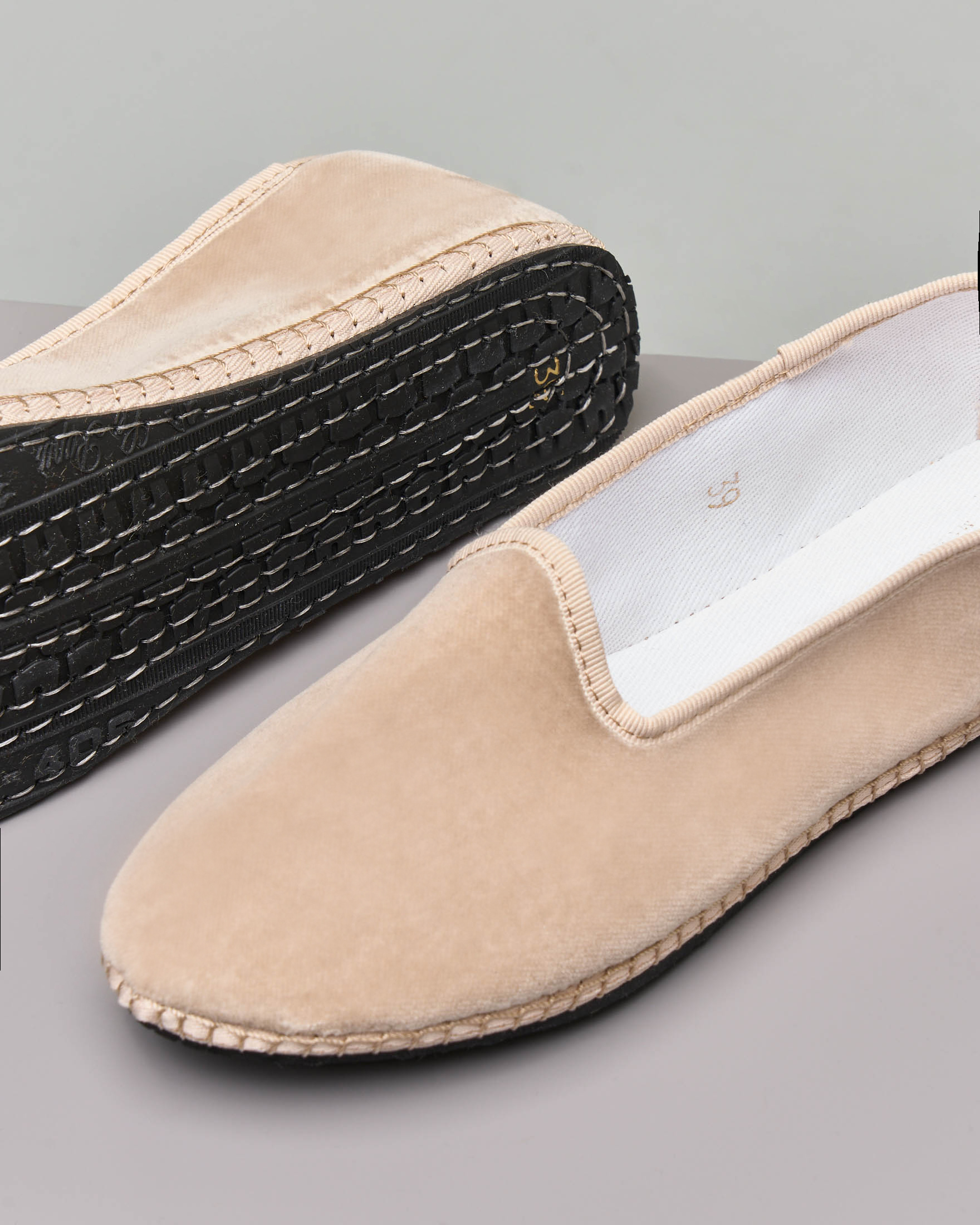 Friulane in velluto color sabbia image