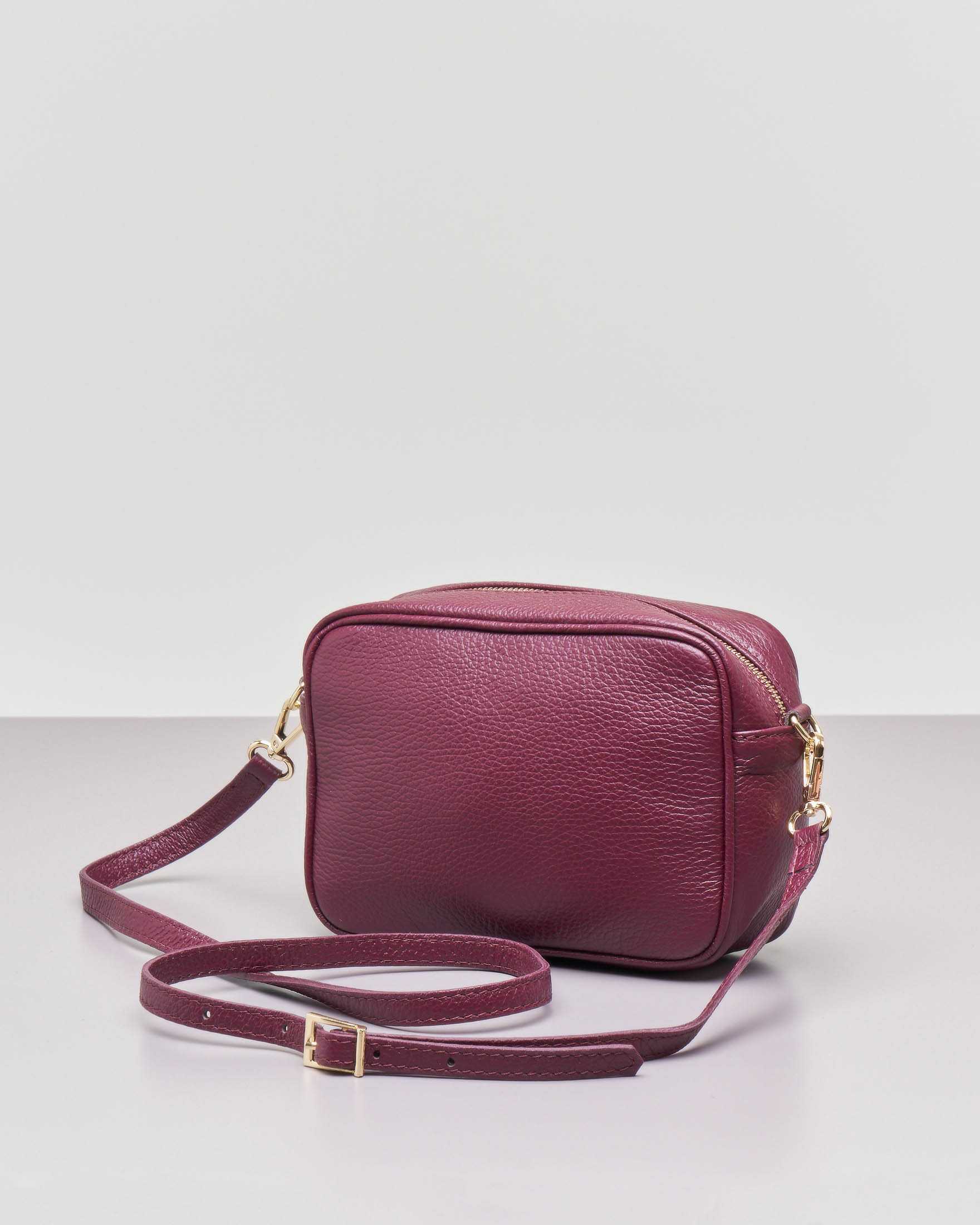 Cross bag in pelle bordeaux effetto martellato