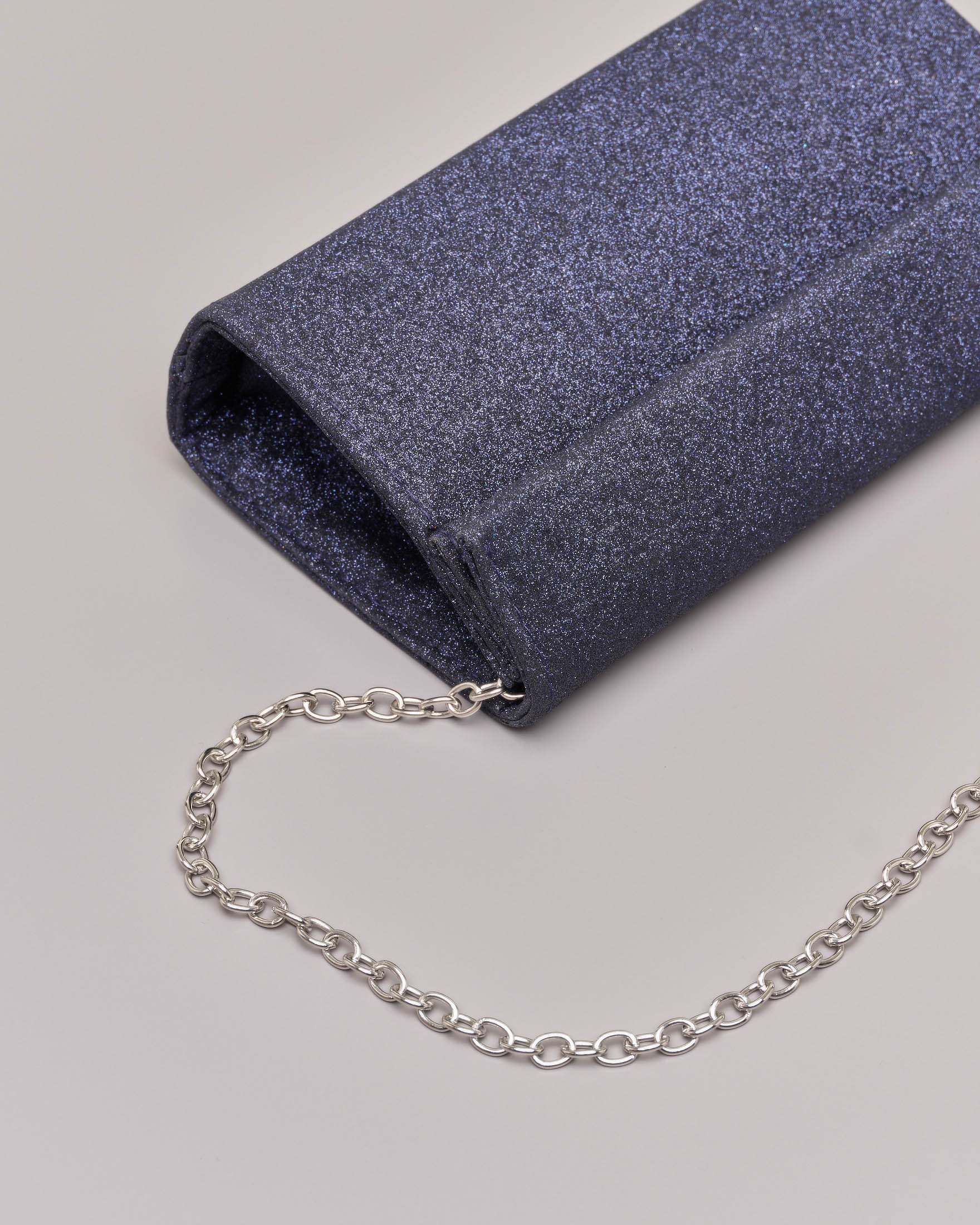 Pochette a base rigida in tessuto effetto glitter blu con piccola patta