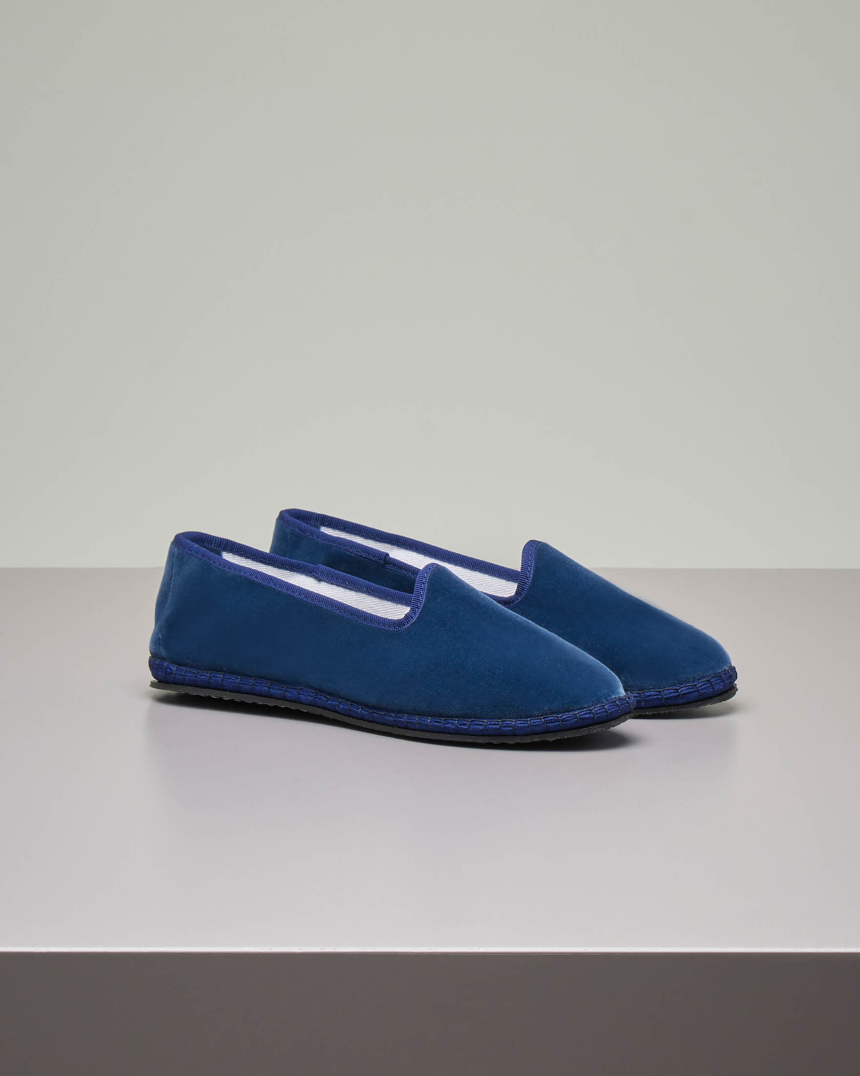 Friulane in velluto color avio