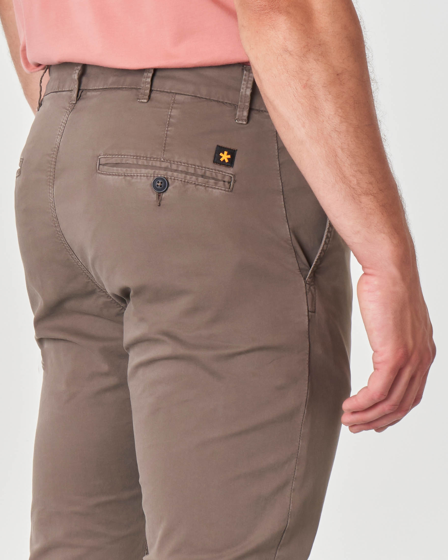 Pantalone chino fango in cotone stretch image