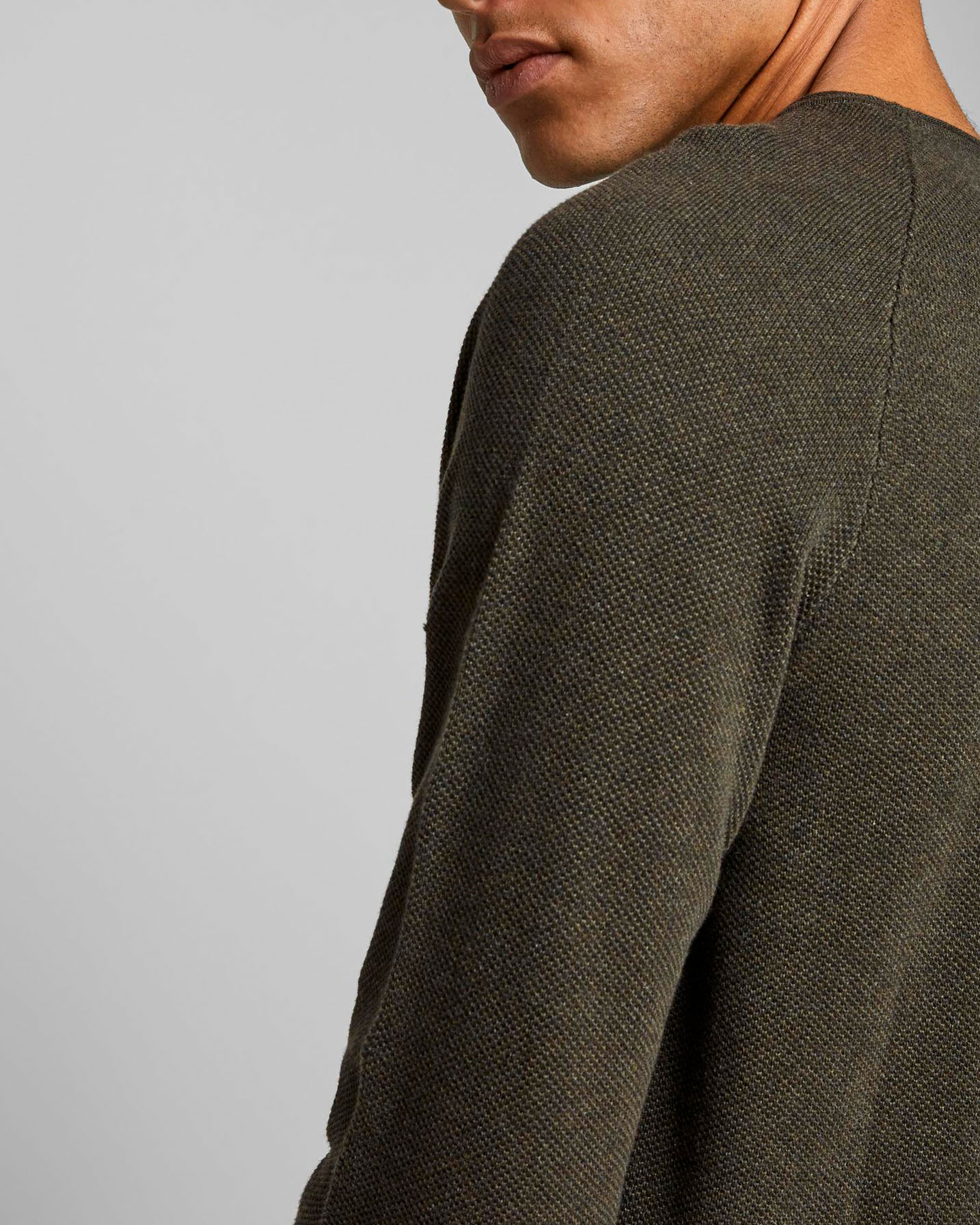 Maglia verde militare in cotone punto pepe con scollo a giro e maniche raglan