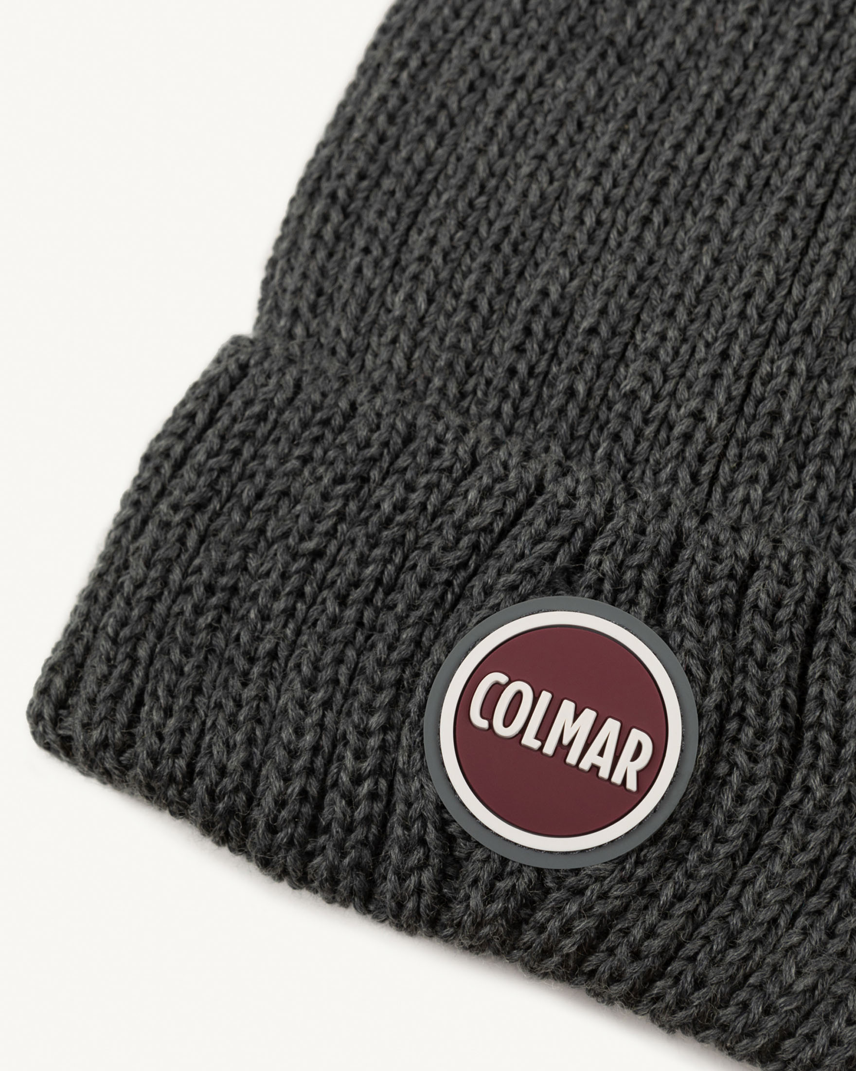 Berretto Colmar Originals antracite in lana a coste inglesi con logo bollo applicato