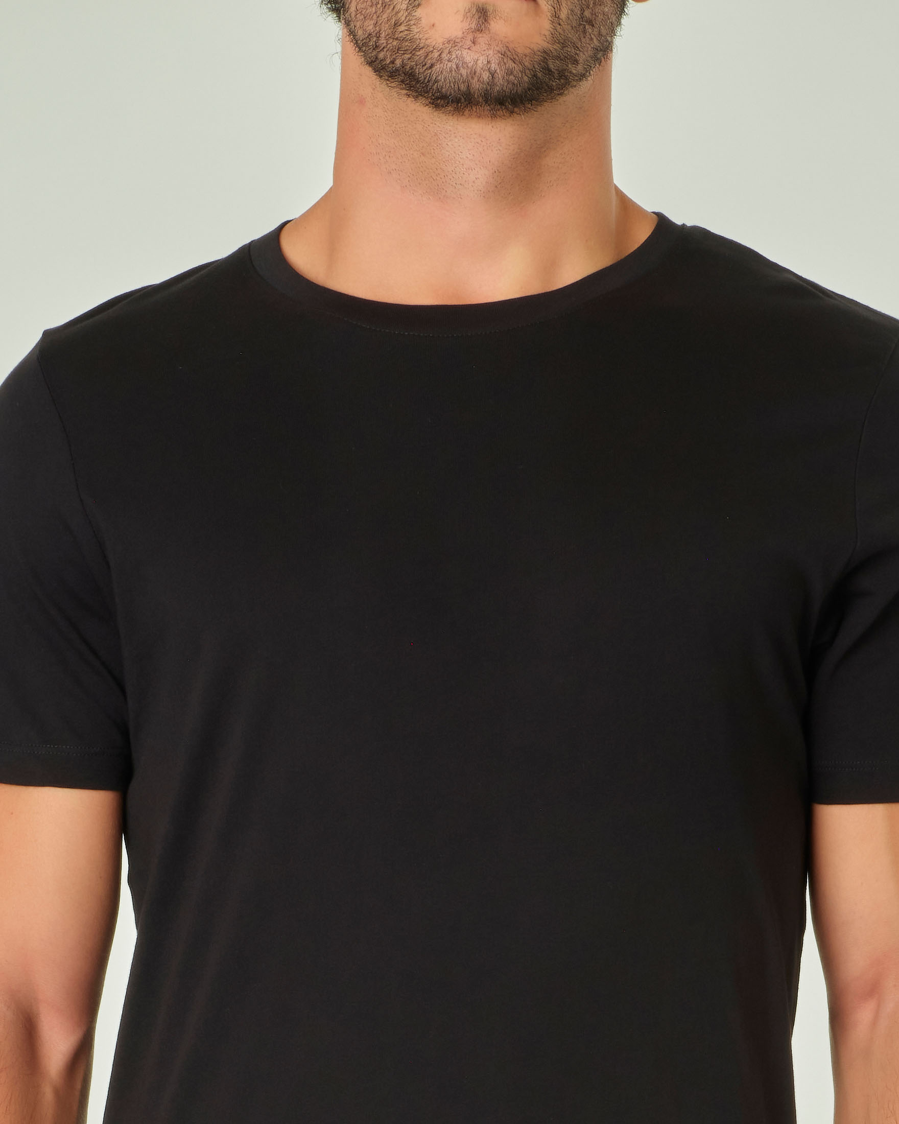 T-shirt nera mezza manica tinta unita image