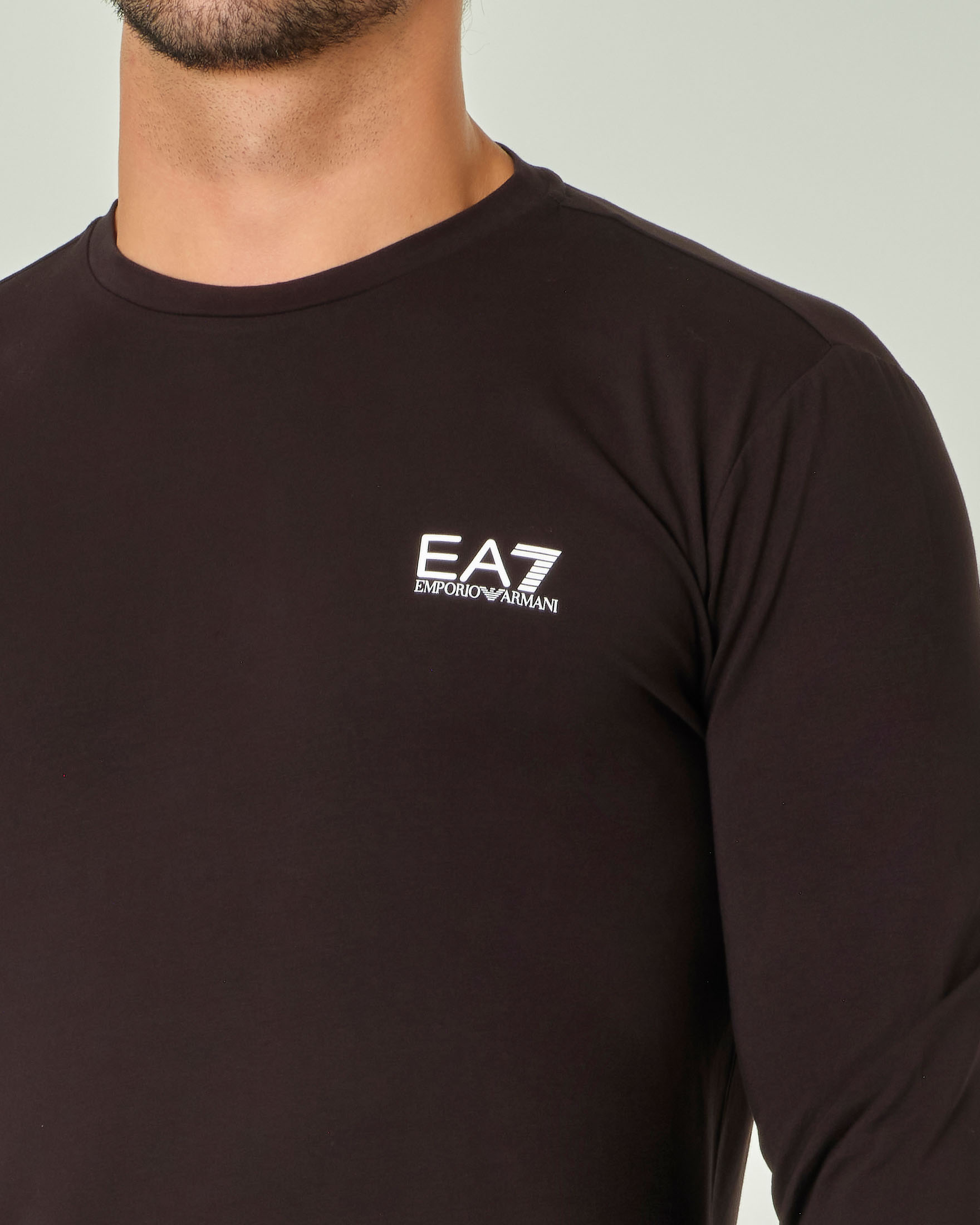 T-shirt EA7 nera manica lunga in cotone stretch con logo bianco sul petto