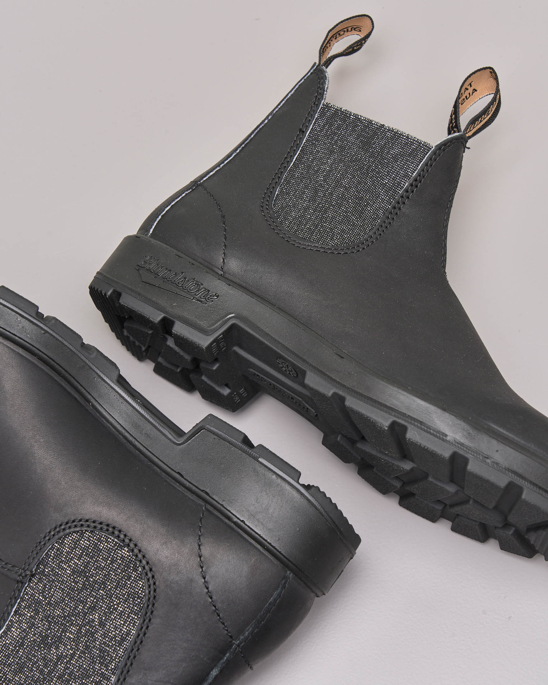 Stivaletto nero modello 2032 in pelle liscia con laterale in lurex color argento image