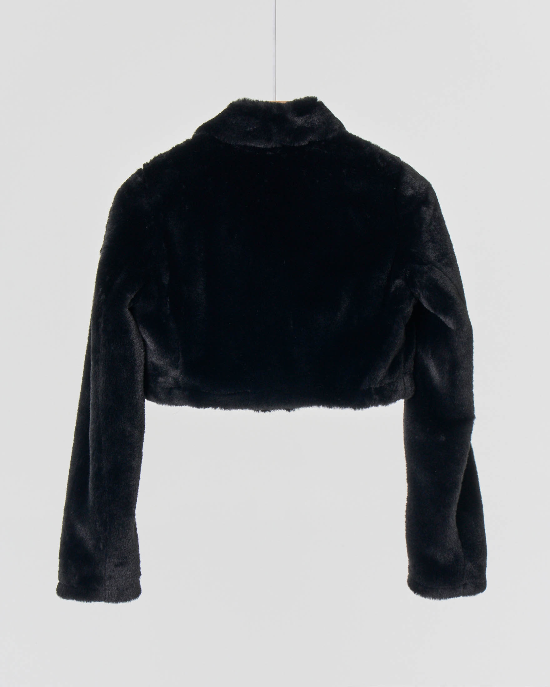 Bolero nero in eco-pelliccia con chiusura zip 32