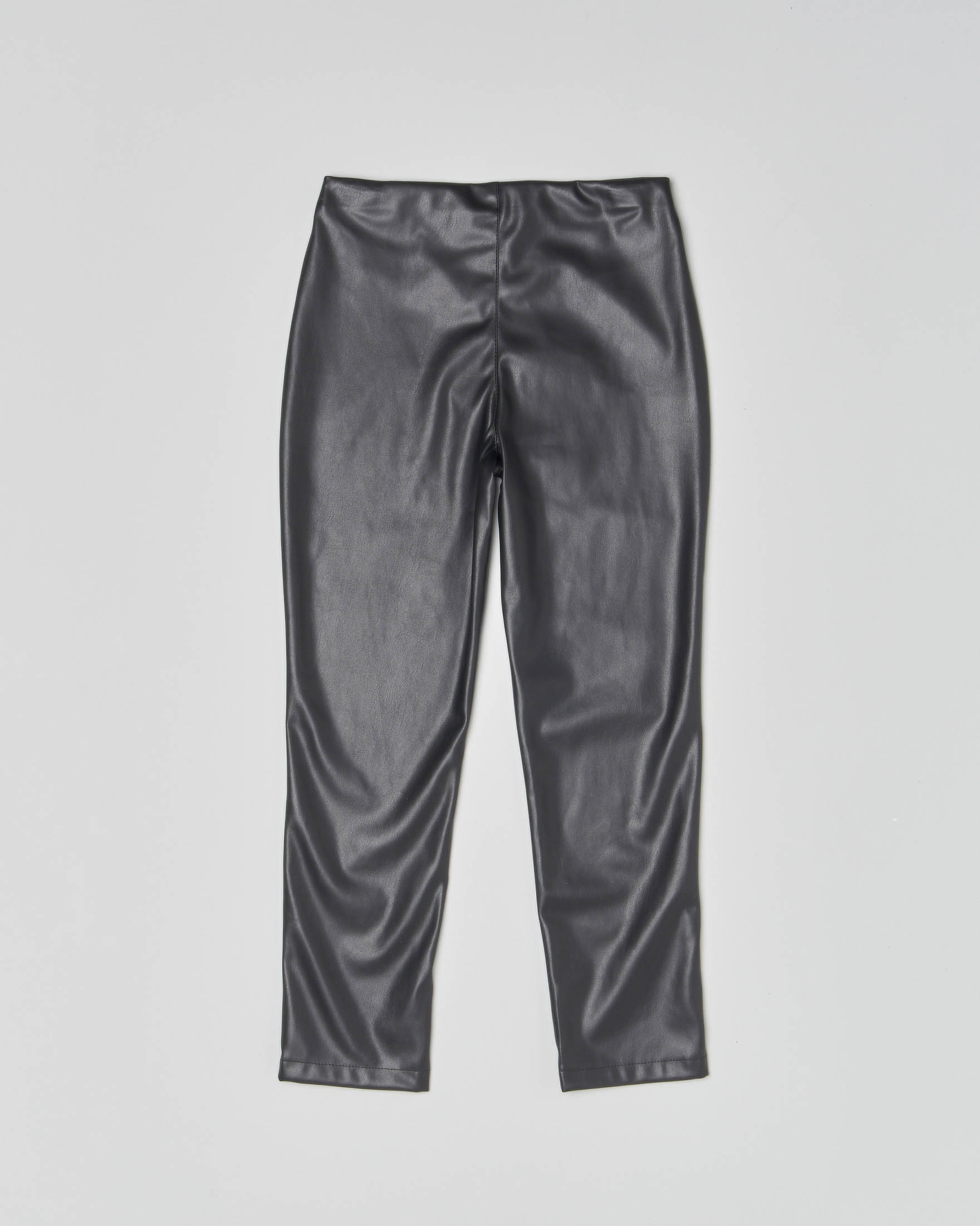 Pantalone nero in ecopelle con placchetta porta logo 10-16 anni