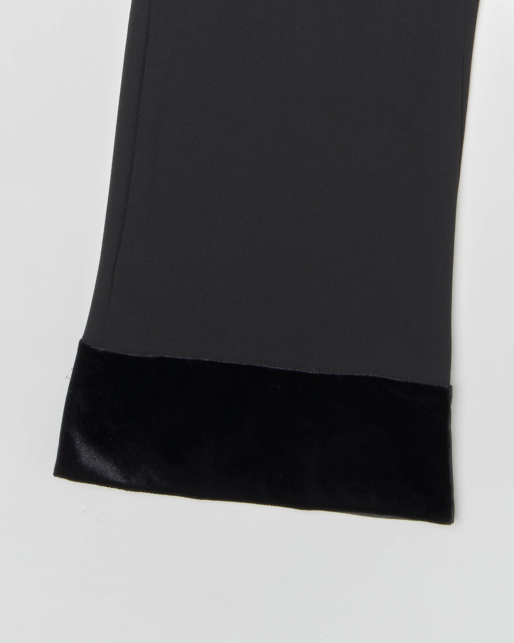 Pantalone nero a palazzo con bordo in velluto e applicazione in metallo dorato in vita 40-44