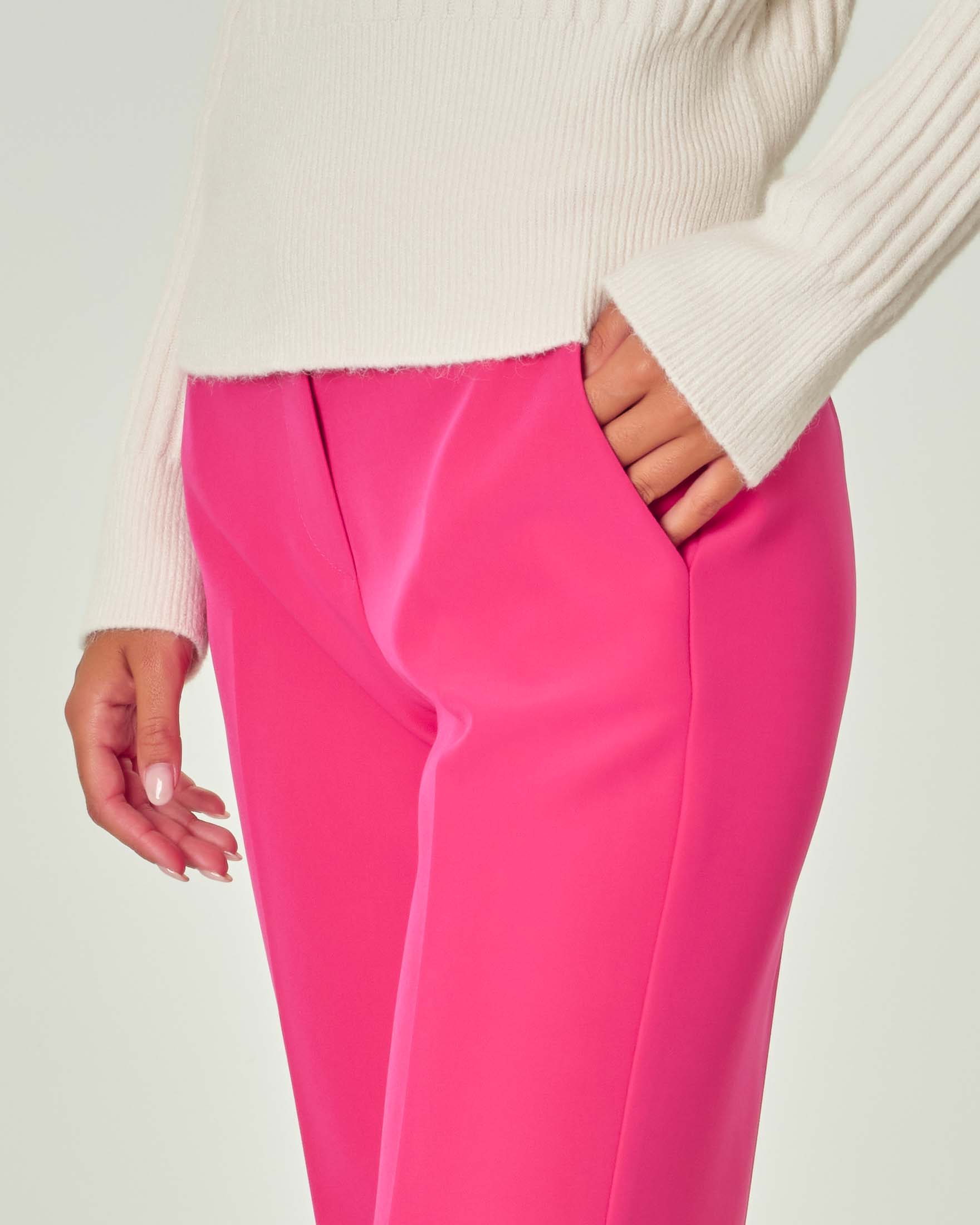 Pantaloni color ciclamino a zampa in tessuto tecnico stretch con elastico in vita