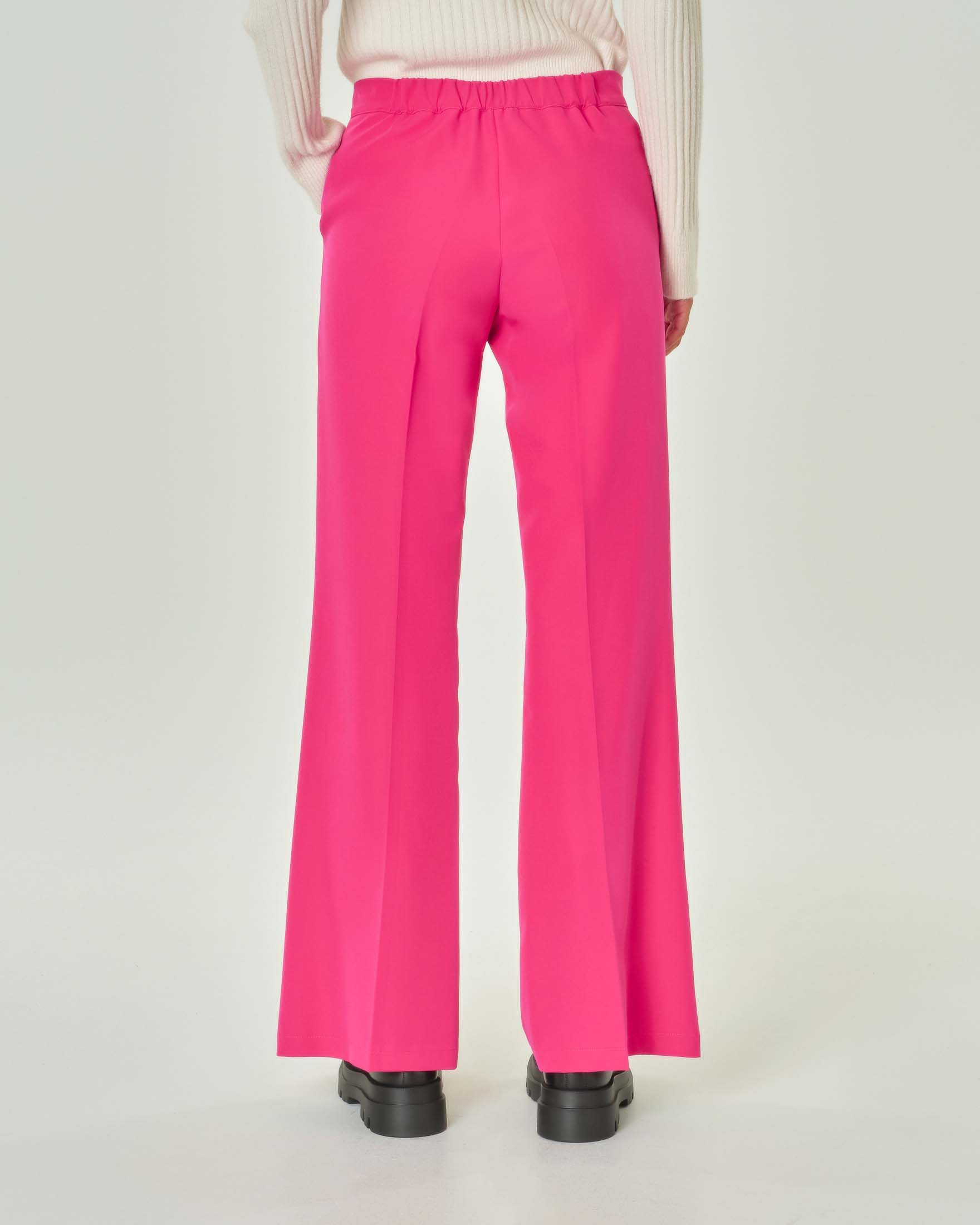 Pantaloni color ciclamino a zampa in tessuto tecnico stretch con elastico in vita