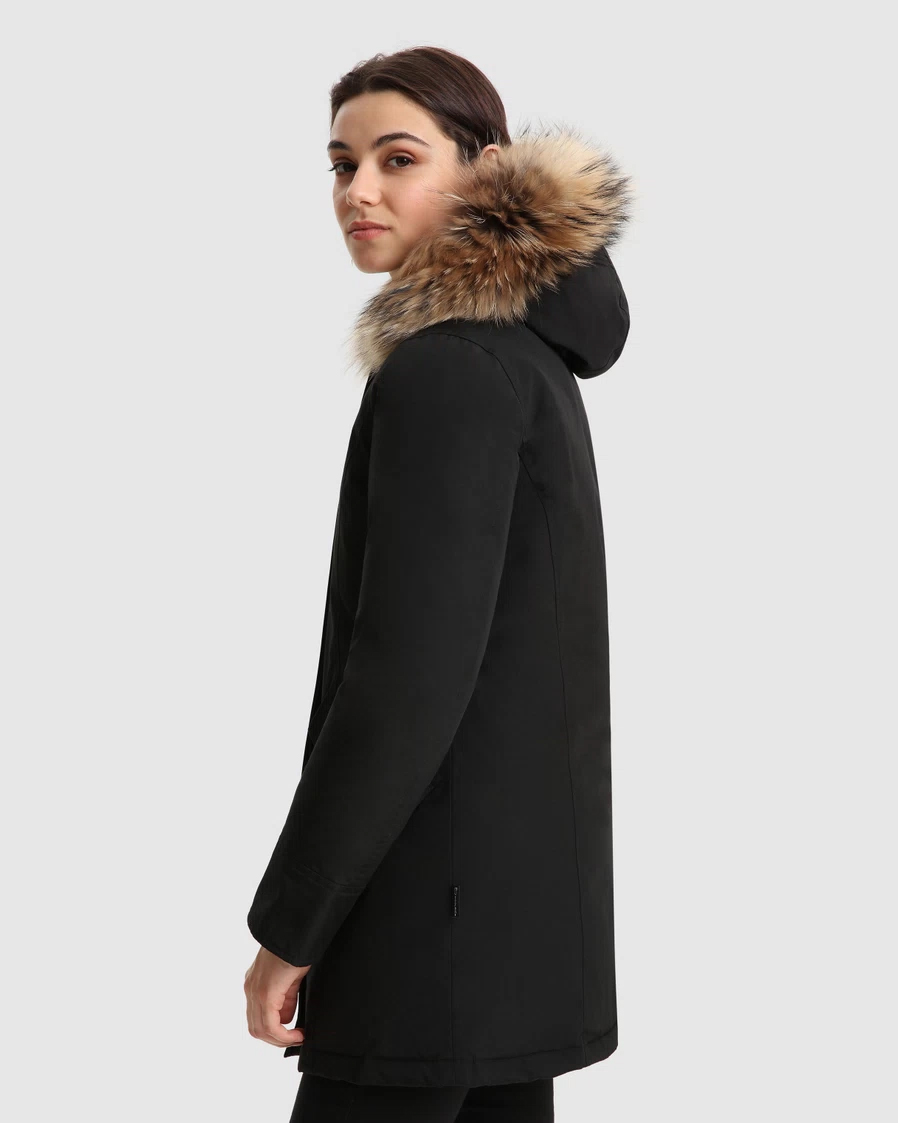 Arctic Parka Woolrich nero slim fit imbottito in piuma naturale con bordatura in pelliccia image
