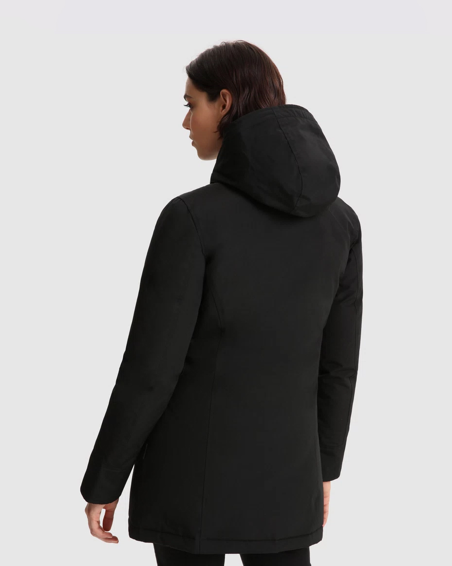 Arctic Parka Woolrich nero slim fit imbottito in piuma naturale con bordatura in pelliccia