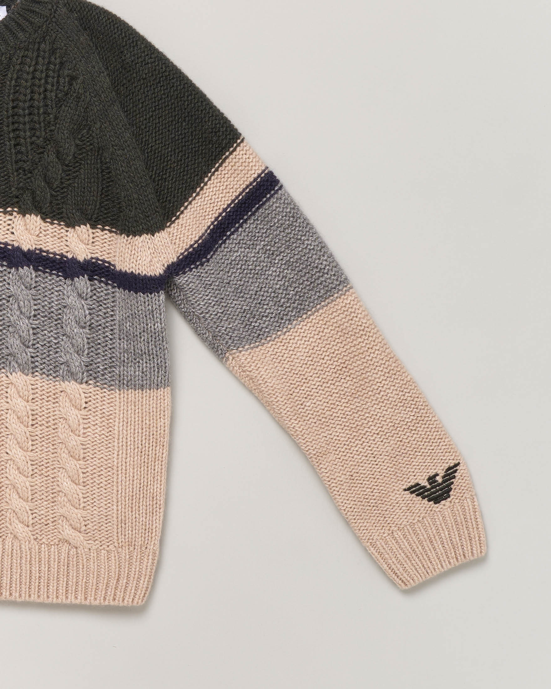 Maglia beige verde e grigia lavorata a trecce in misto lana e cachemire 18-36 mesi