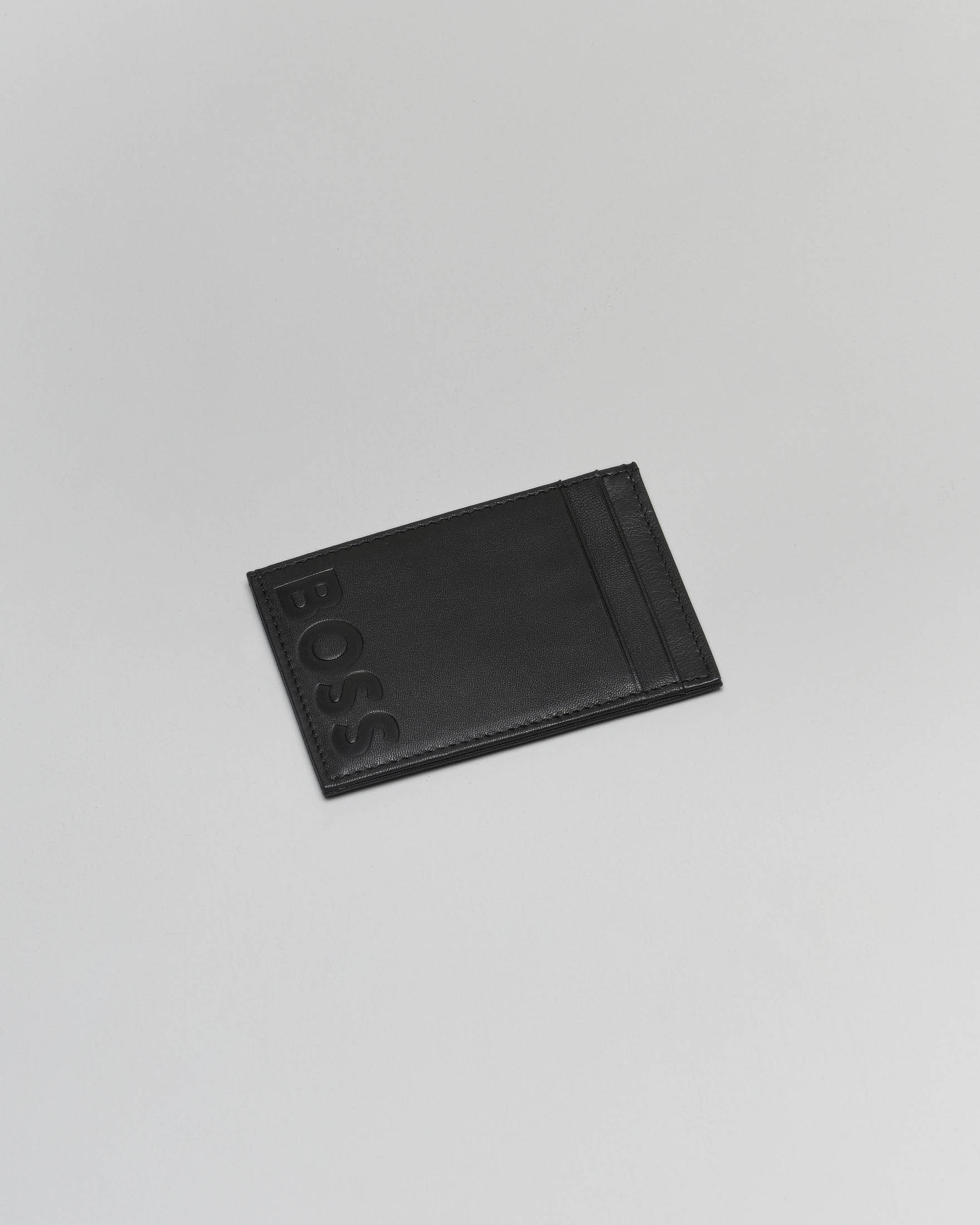 Portacarte nero in pelle con logo inciso