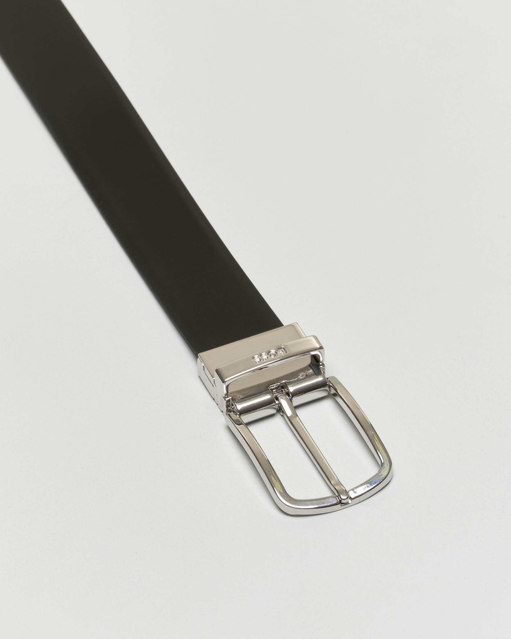 Cintura nera in pelle saffiano reversibile in pelle liscia