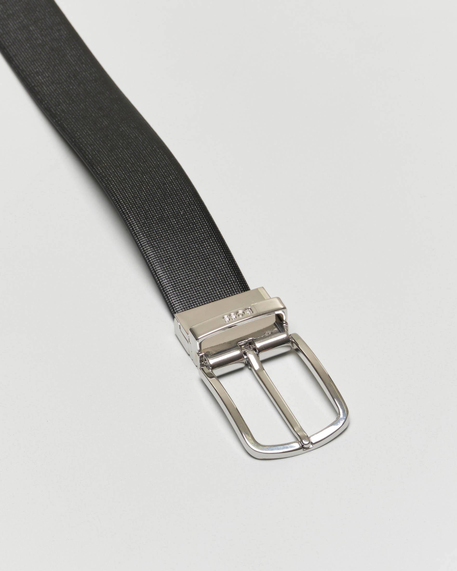 Cintura nera in pelle saffiano reversibile in pelle liscia