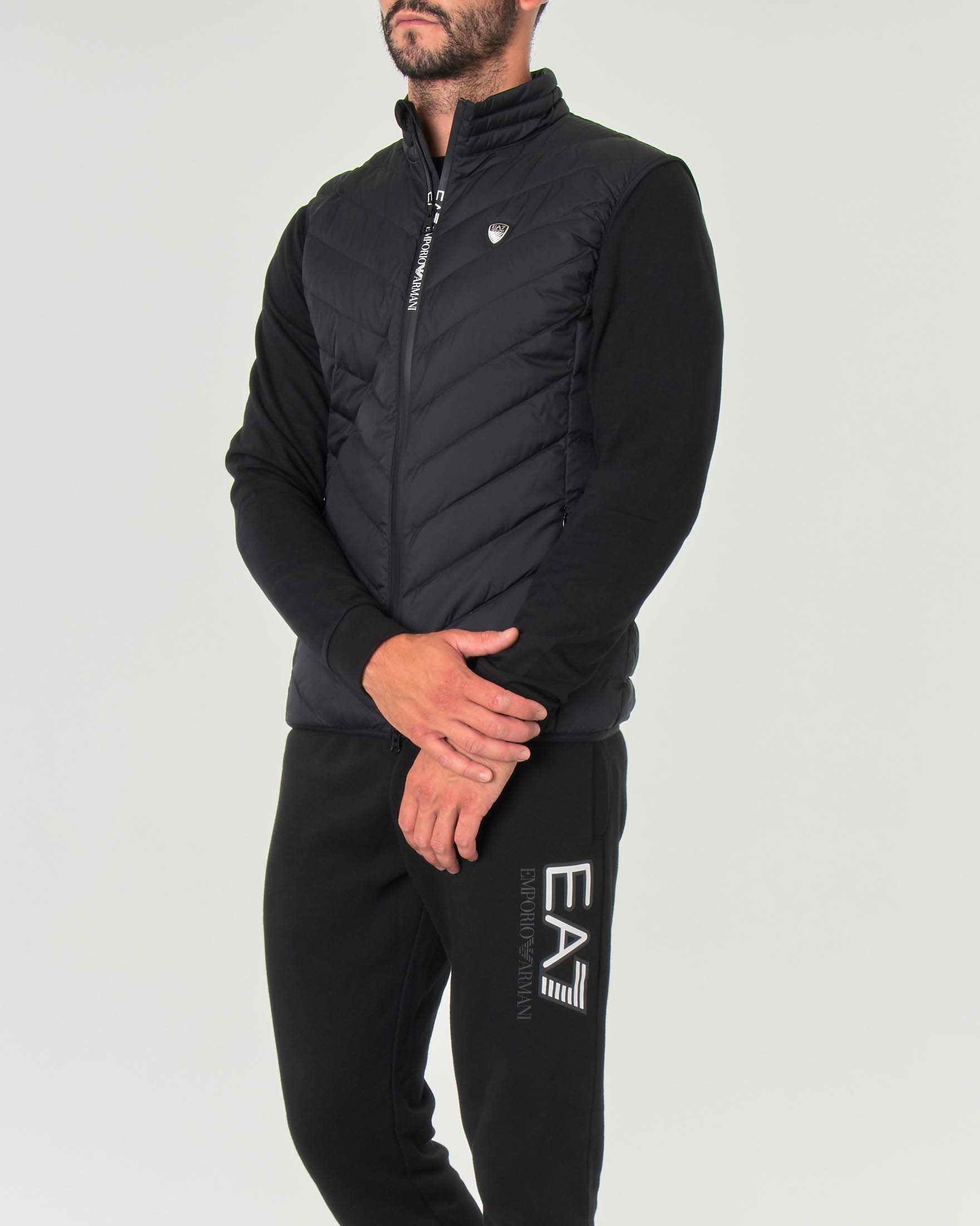 Gilet EA7 nero in piuma con trapuntatura spinata