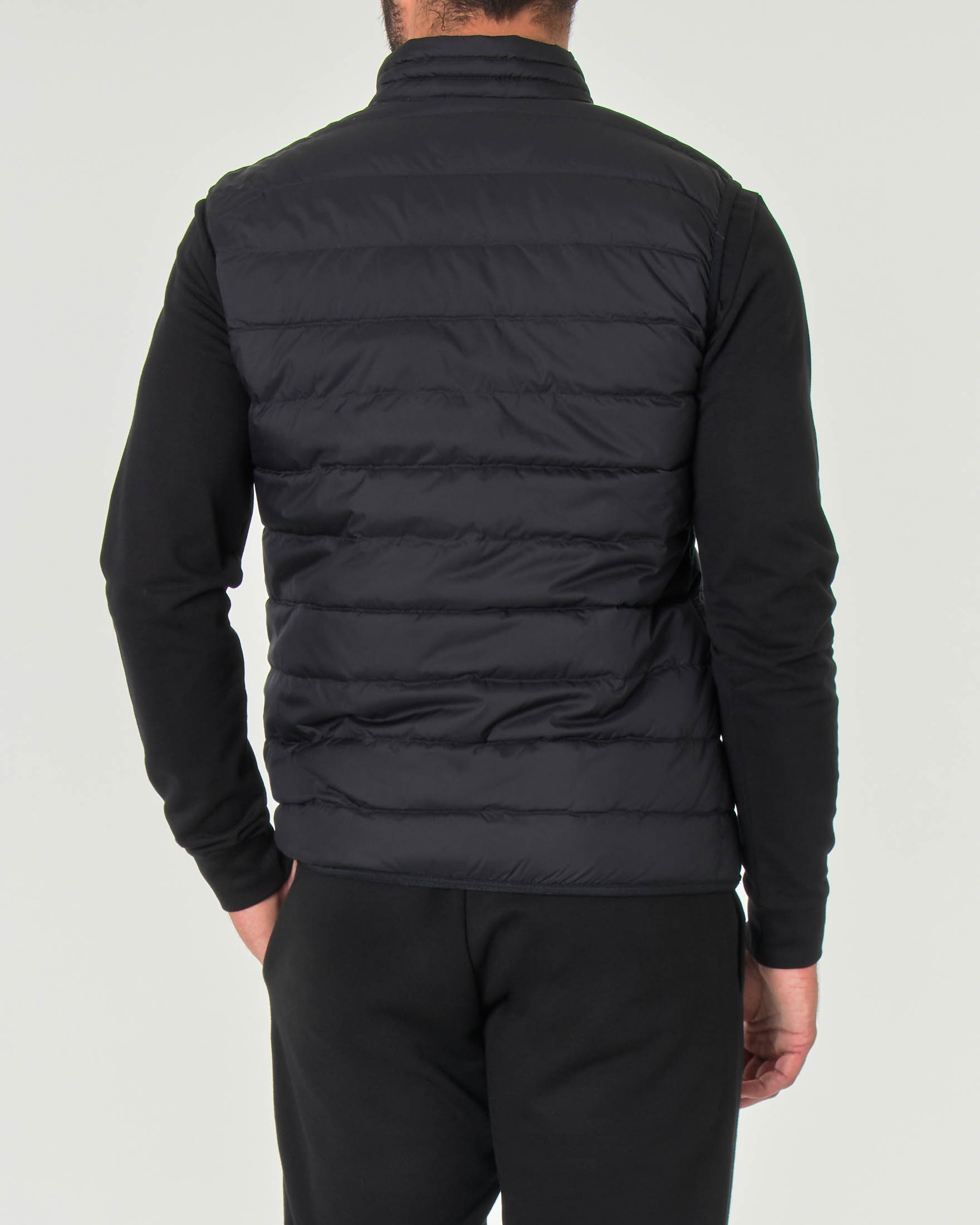 Gilet EA7 nero in piuma con trapuntatura spinata