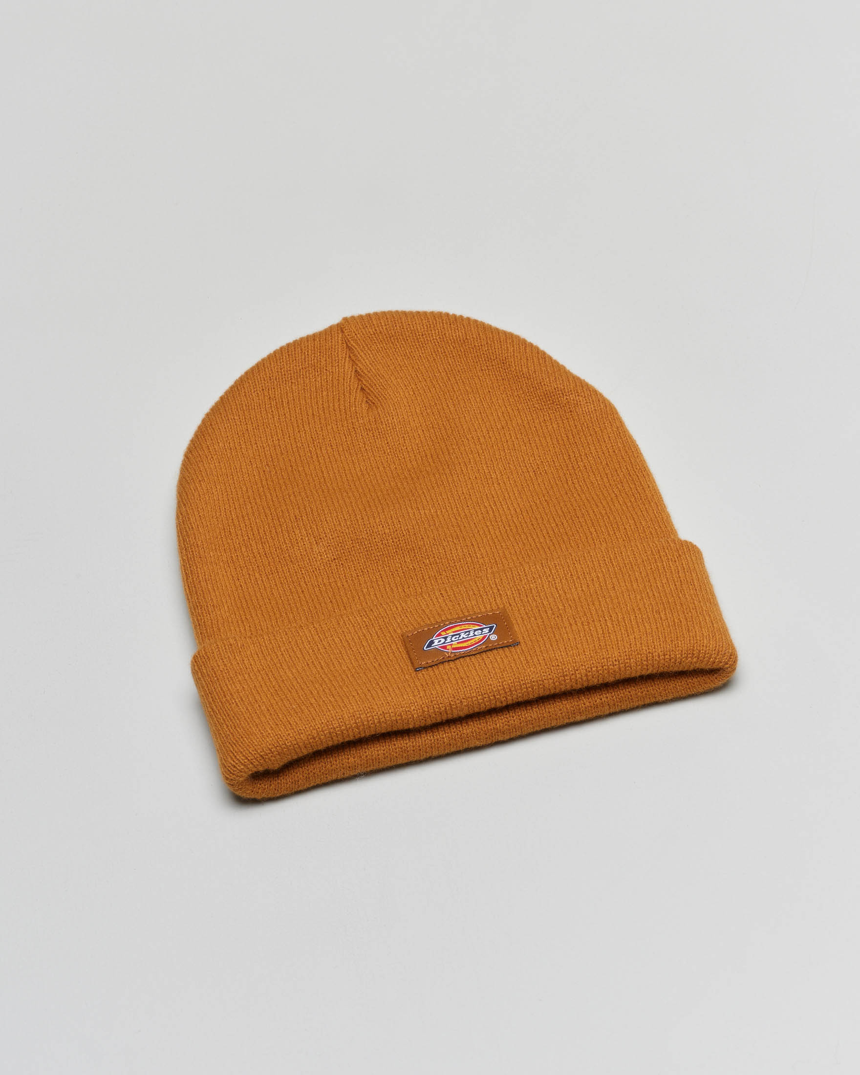 Berretto color caramello con risvolto e logo applicato