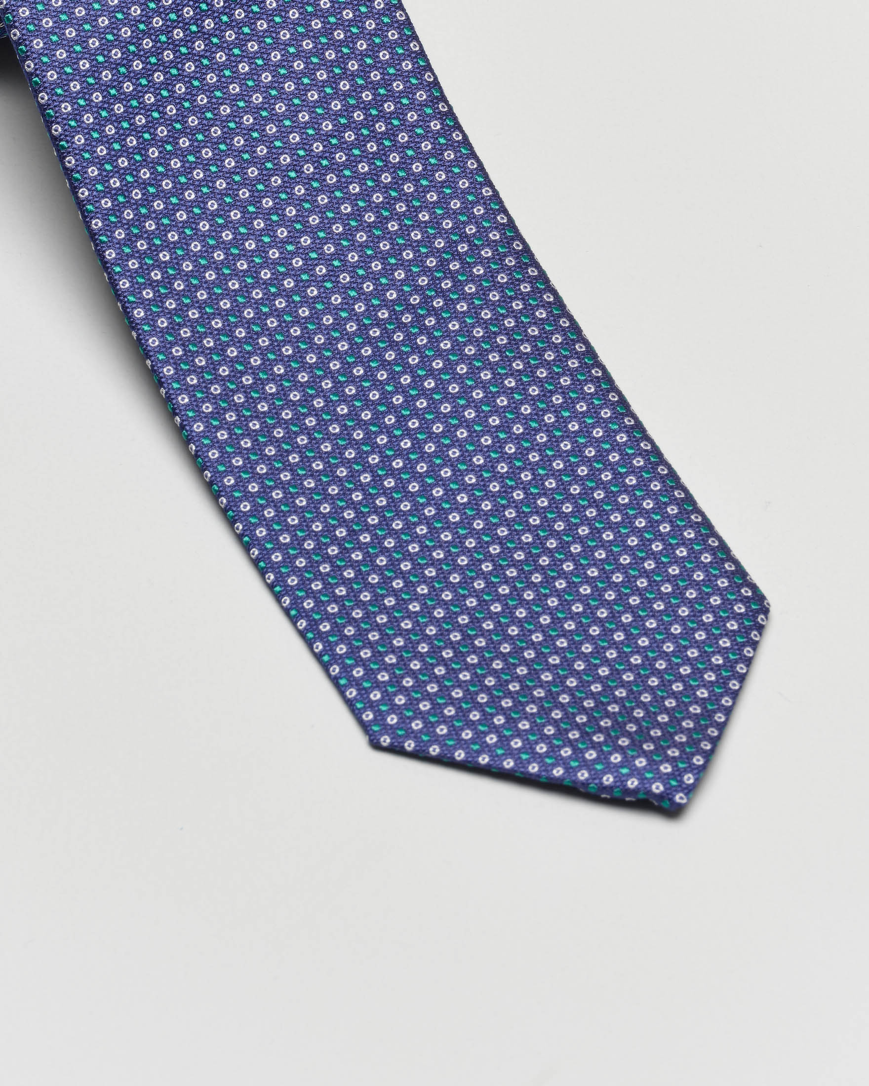 Cravatta blu micro fantasia verde e bianca in pura seta image