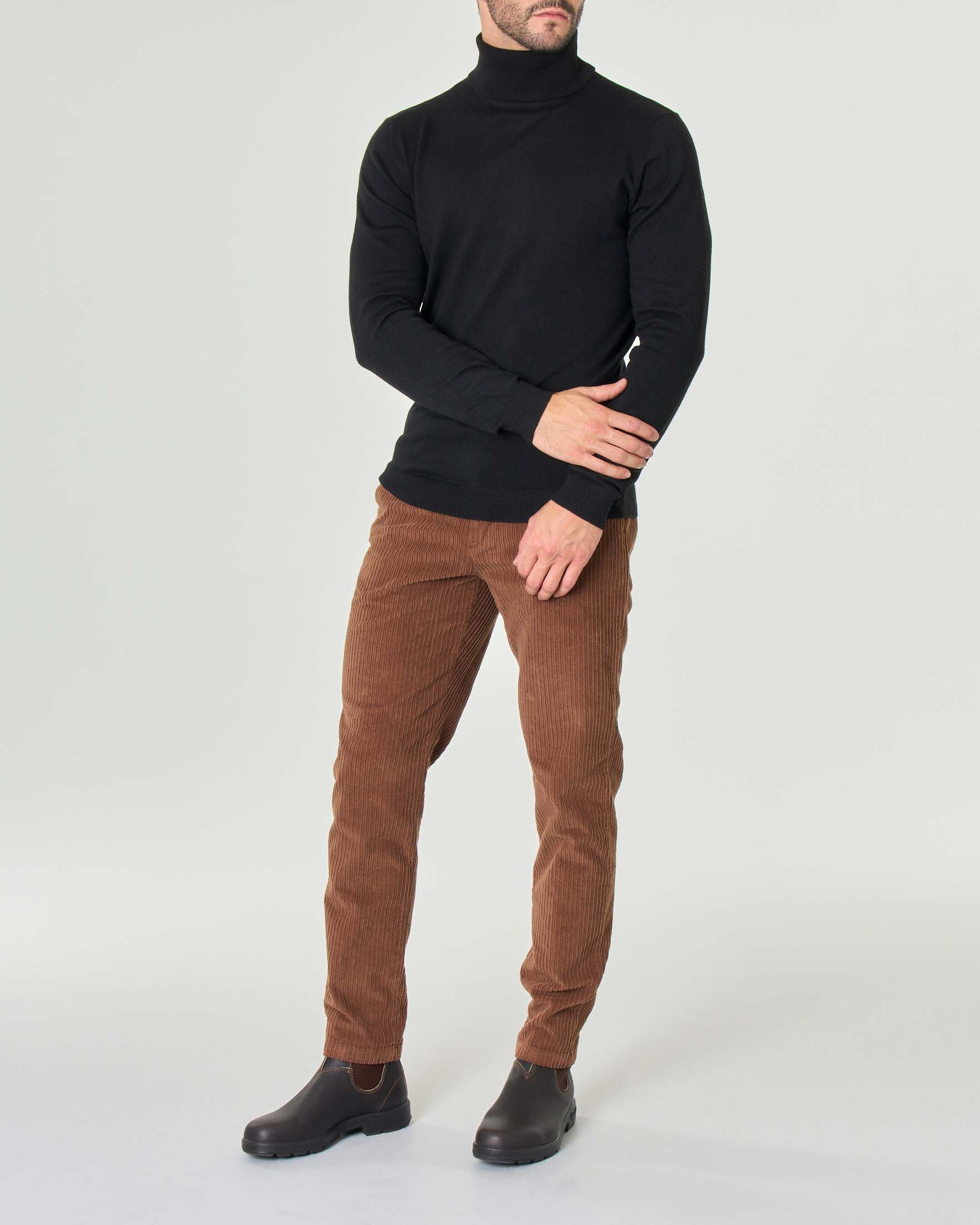 Dolcevita nero tinta unita in misto lana