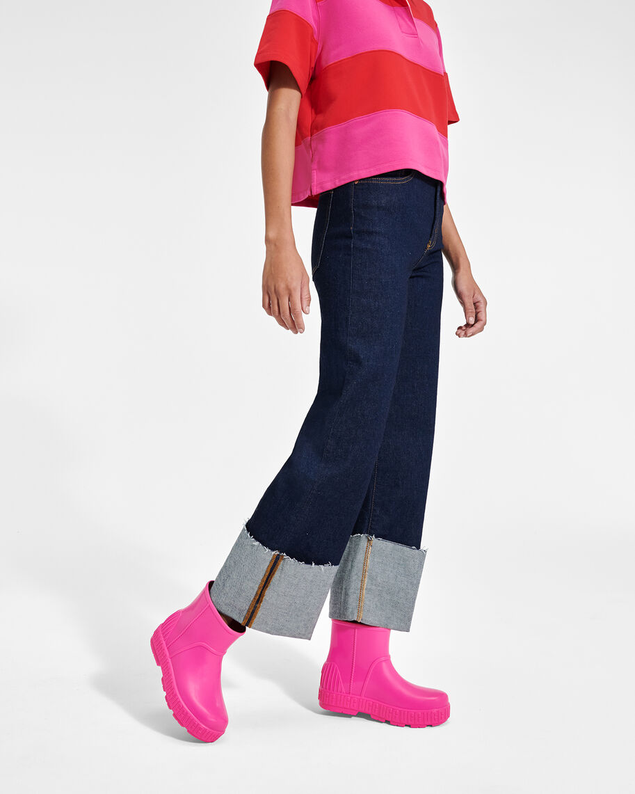 Stivaletto rosa fluo Drizlita Mini in gomma lucida antipioggia con scritta logo lungo la suola image