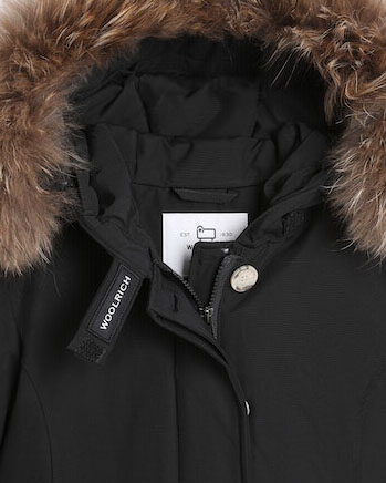 Arctic Parka Woolrich nero con pelliccia racoon staccabile
