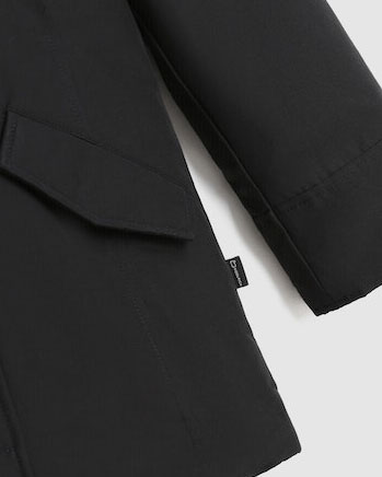 Arctic Parka Woolrich nero con pelliccia racoon staccabile