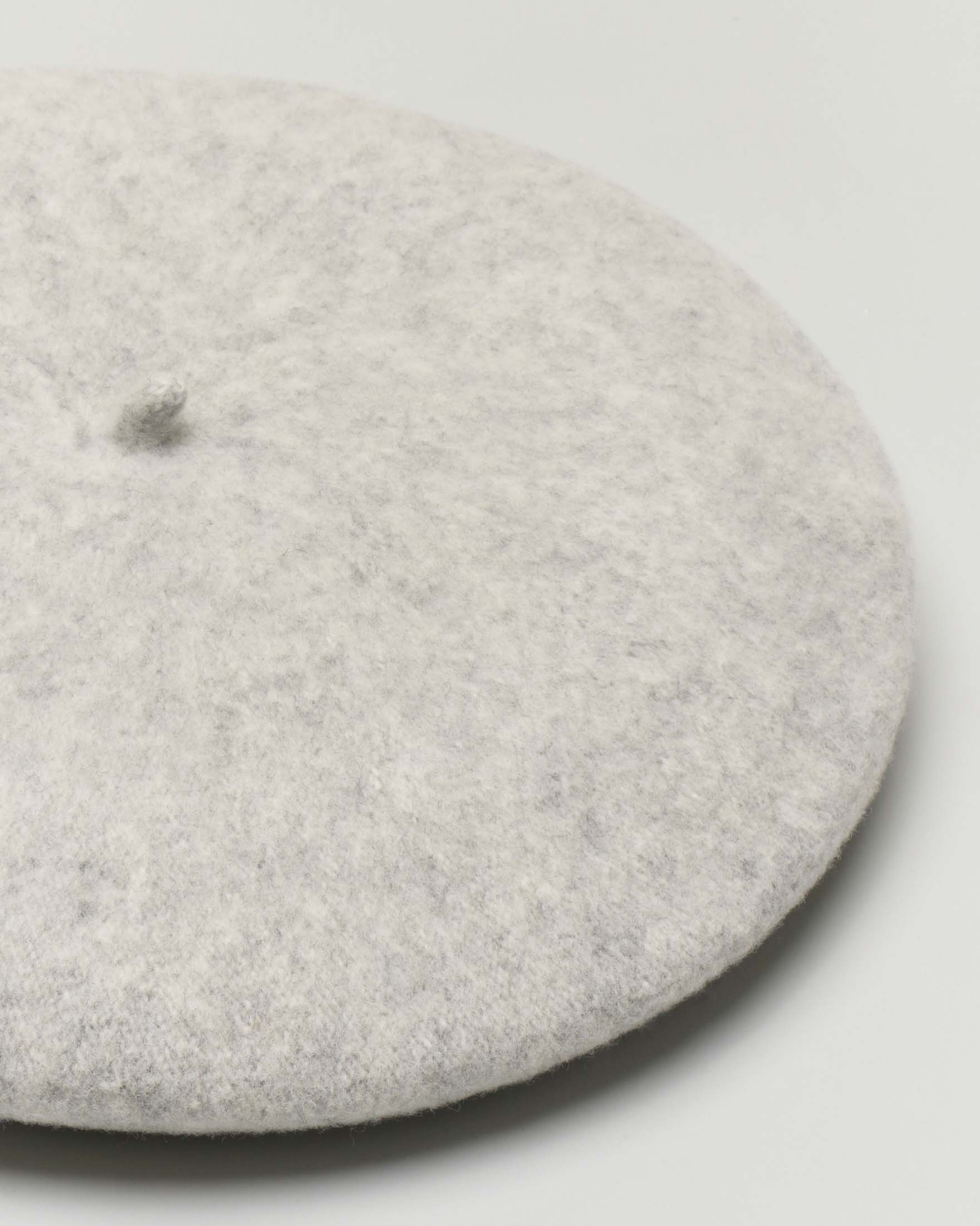 Basco in feltro di pura lana color perla melange image