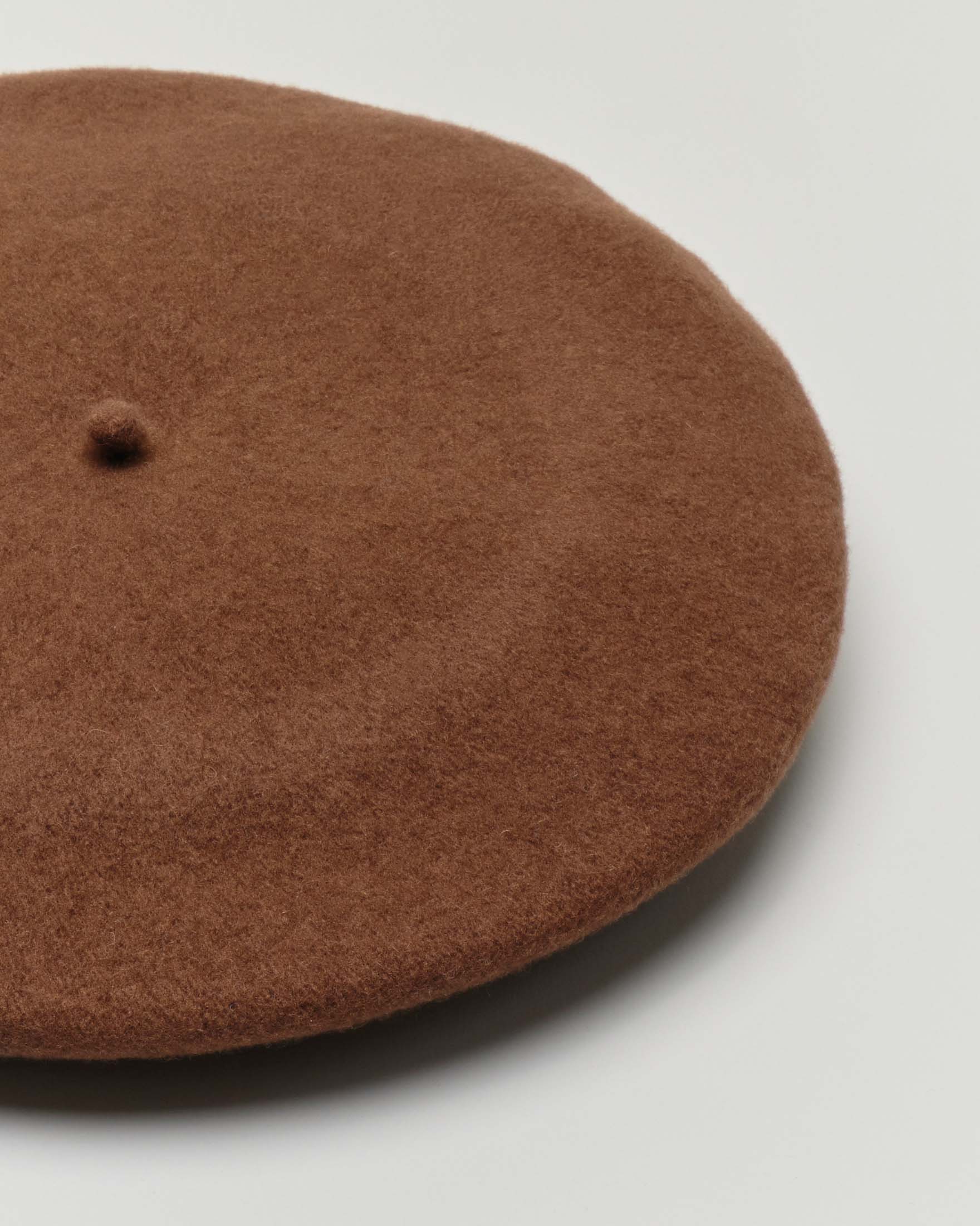 Basco marrone in feltro di pura lana