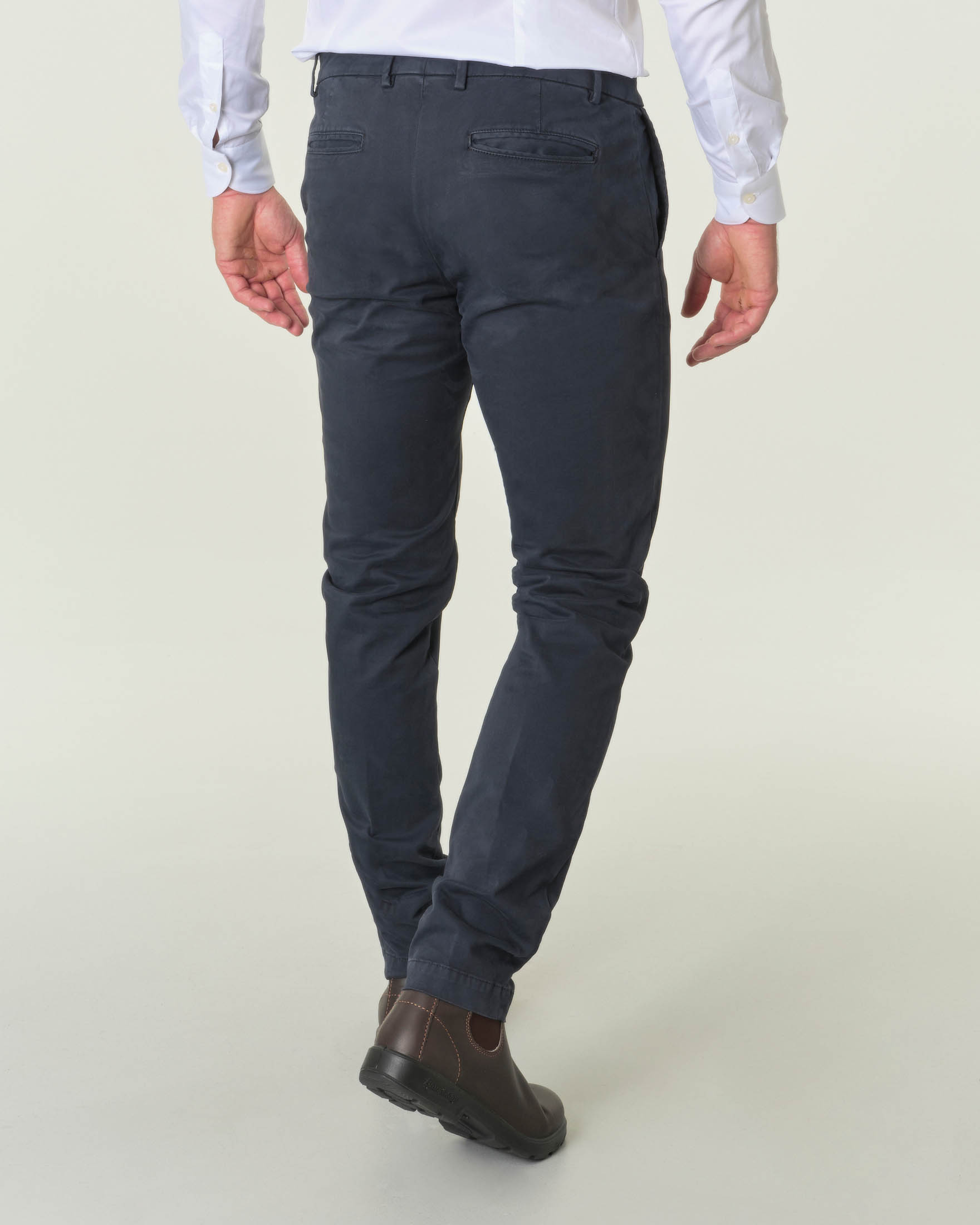 Pantalone Blu Scuro Pantalone Grigio E Camicia Azzurra Abito